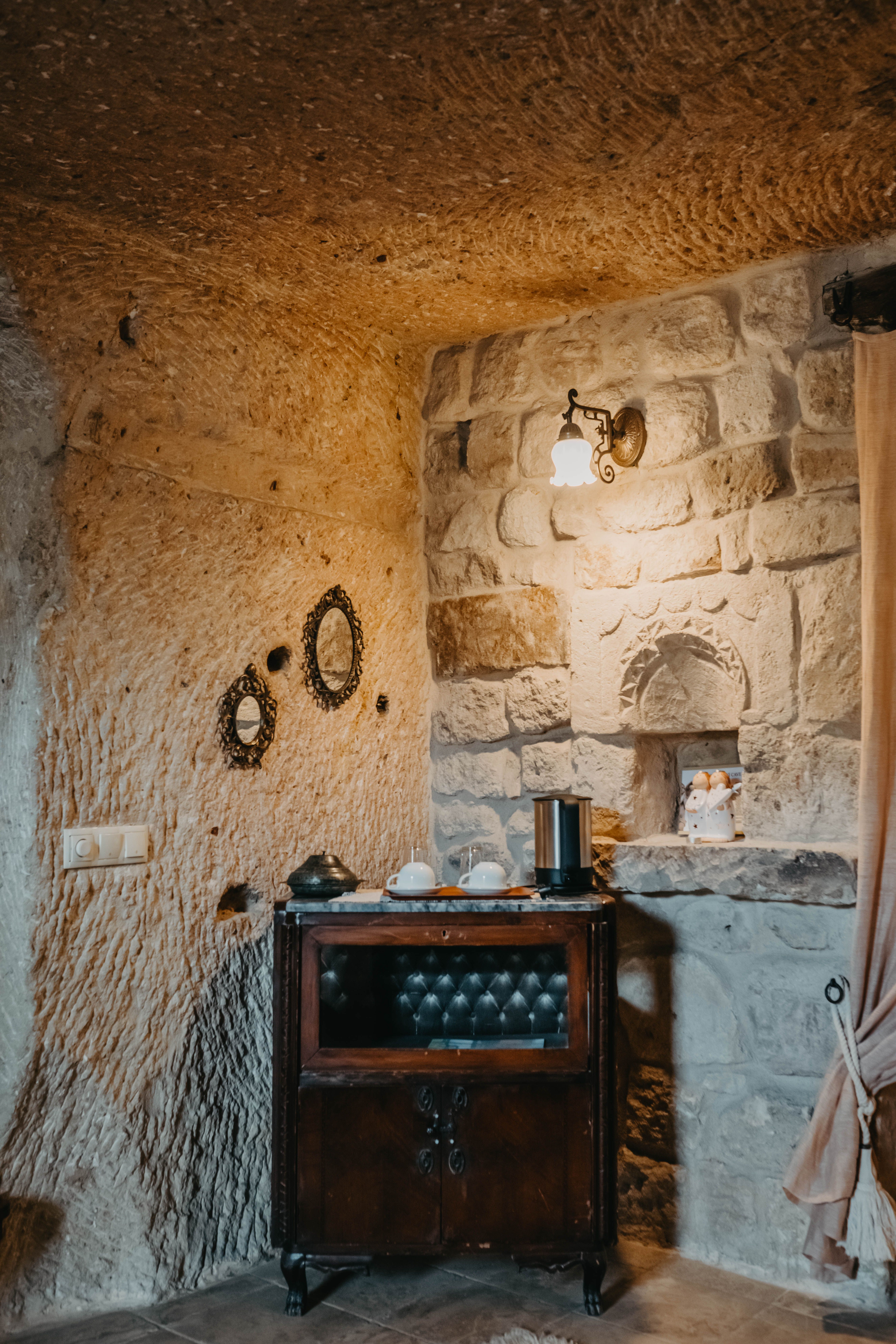 CAVE SUITE ROOM