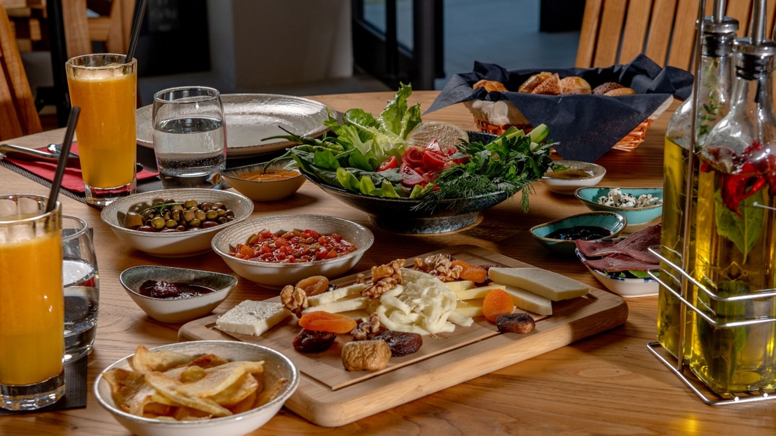MAIN RESTOURANT