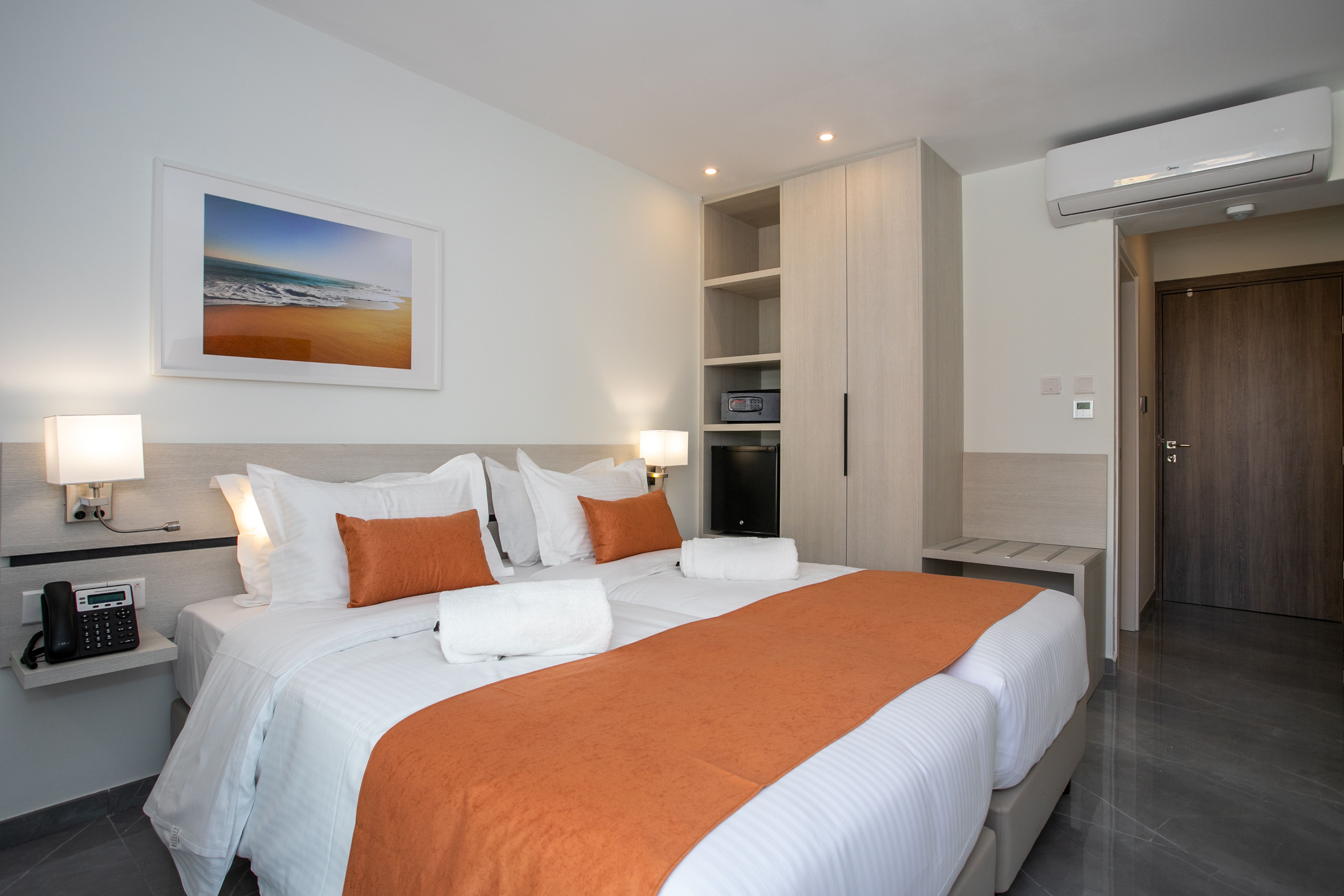 DOUBLE ROOM