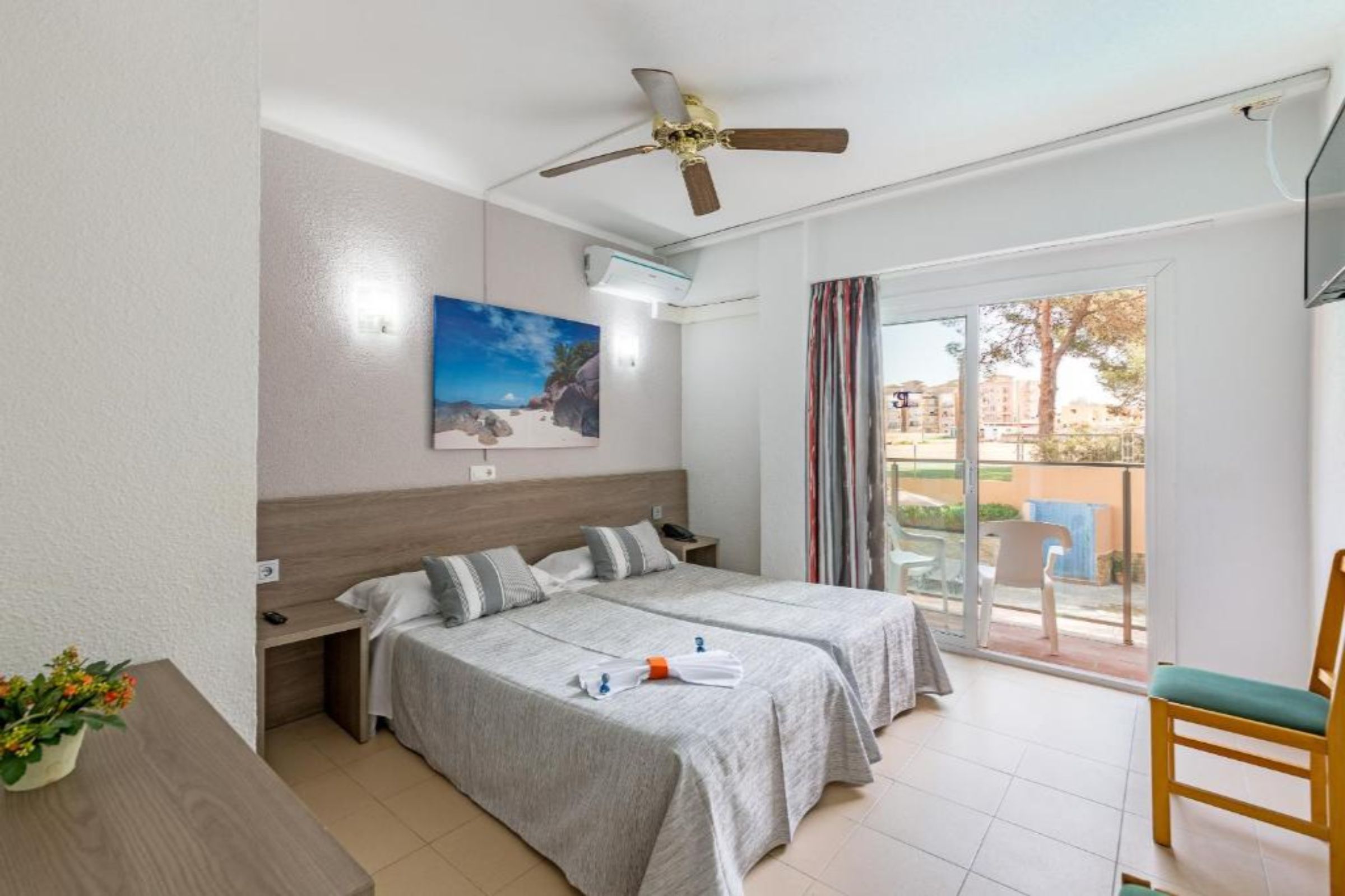 TRIPLE WITH BALCONY