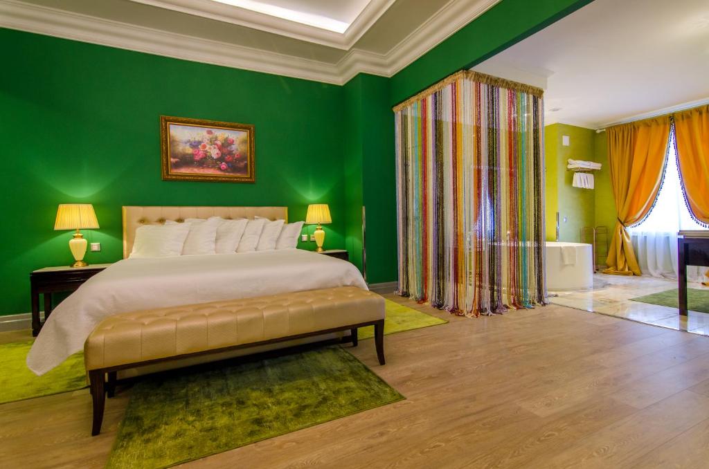 Deluxe Suite