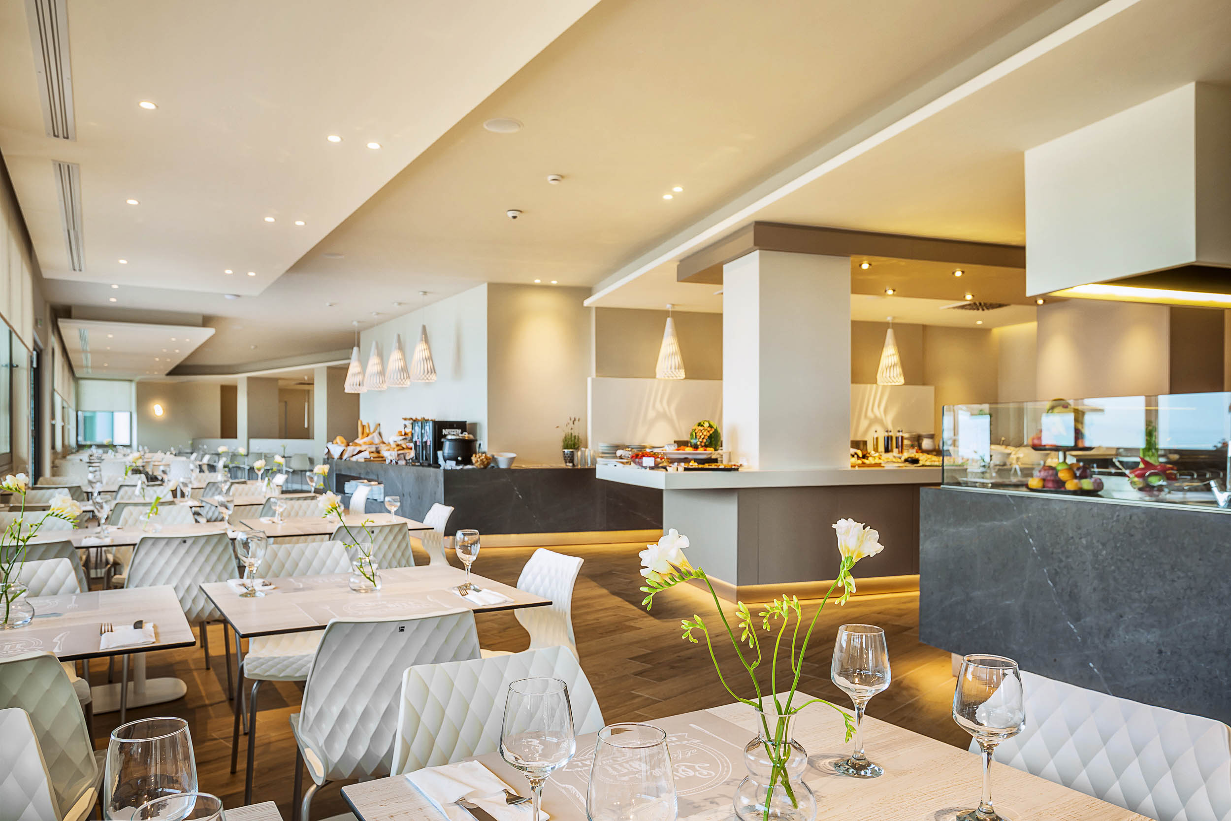MAIN RESTAURANT