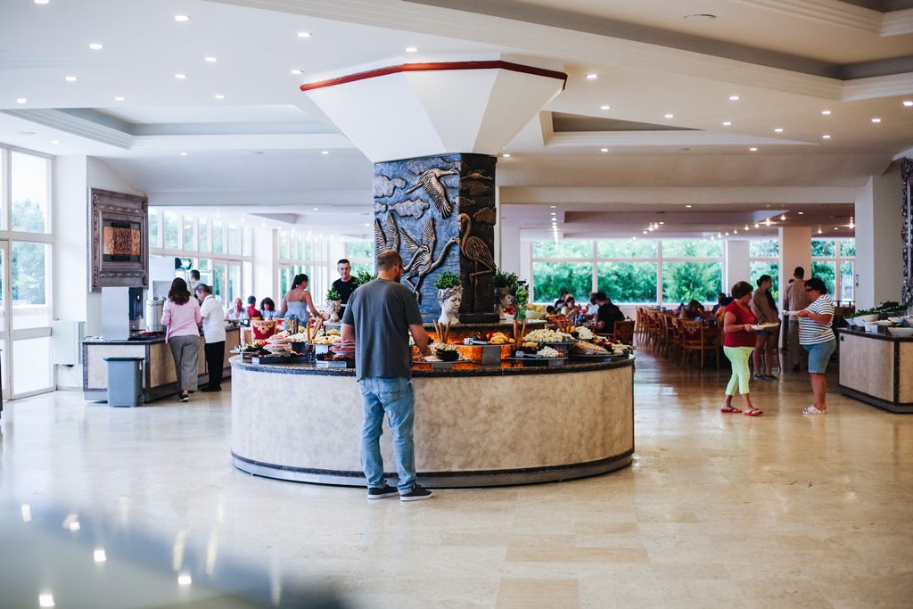 MAIN RESTAURANT