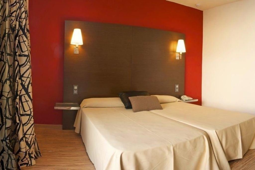 DOUBLE LOW COST ROOM 