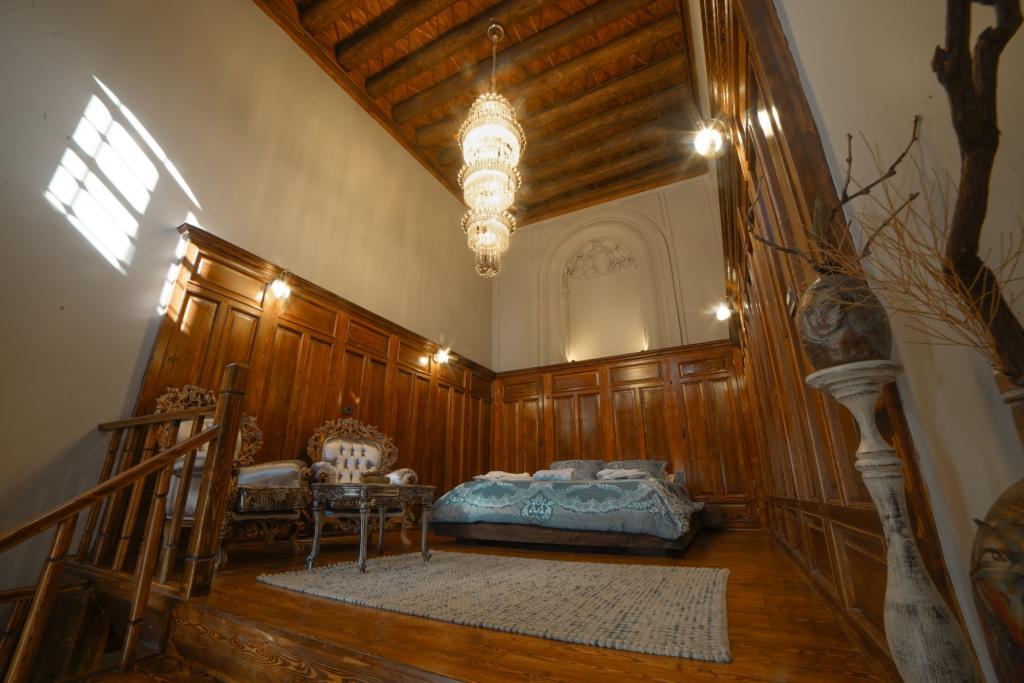 KING DELUXE ROOM