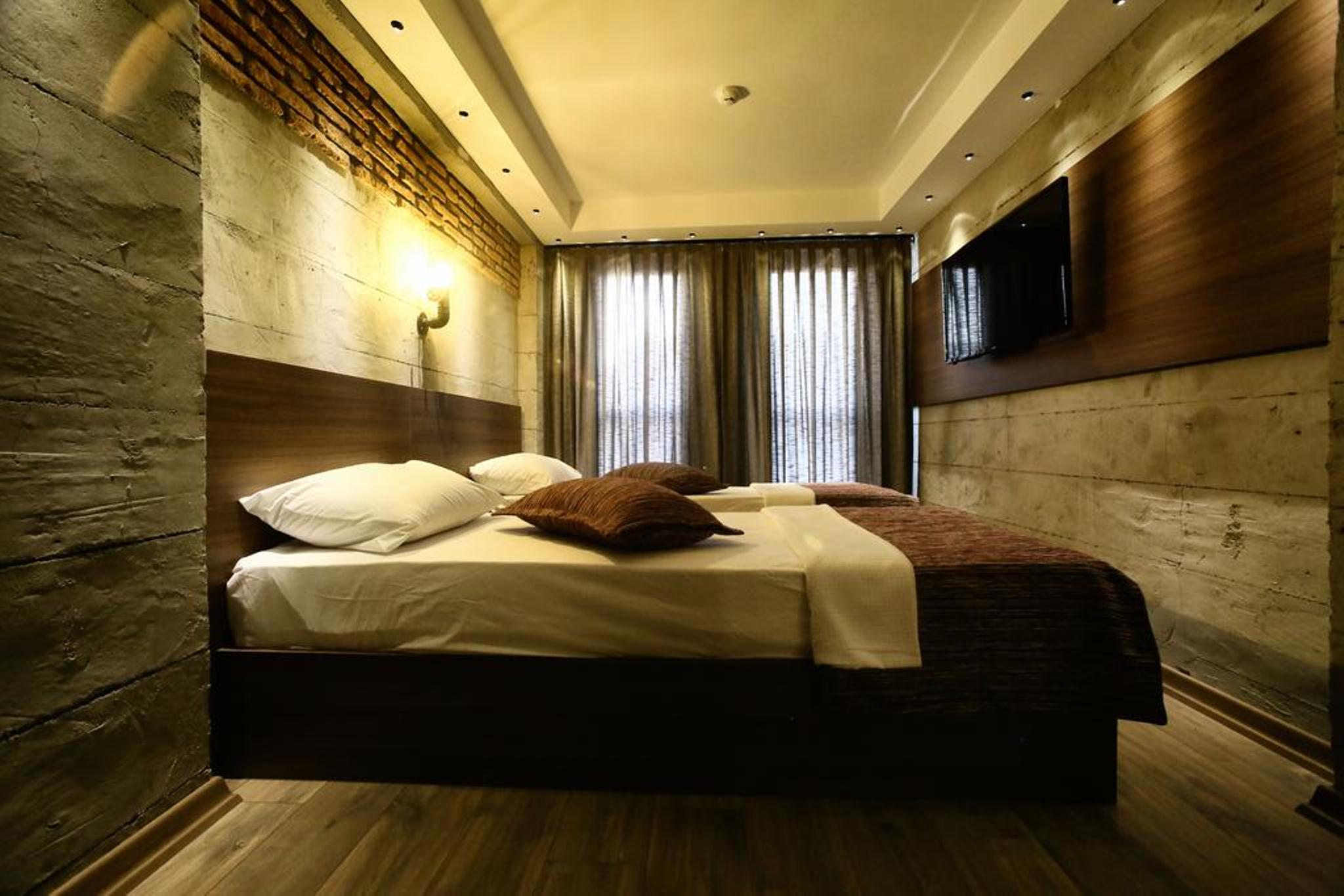 QUADRUPLE WITH DOUBLE BED