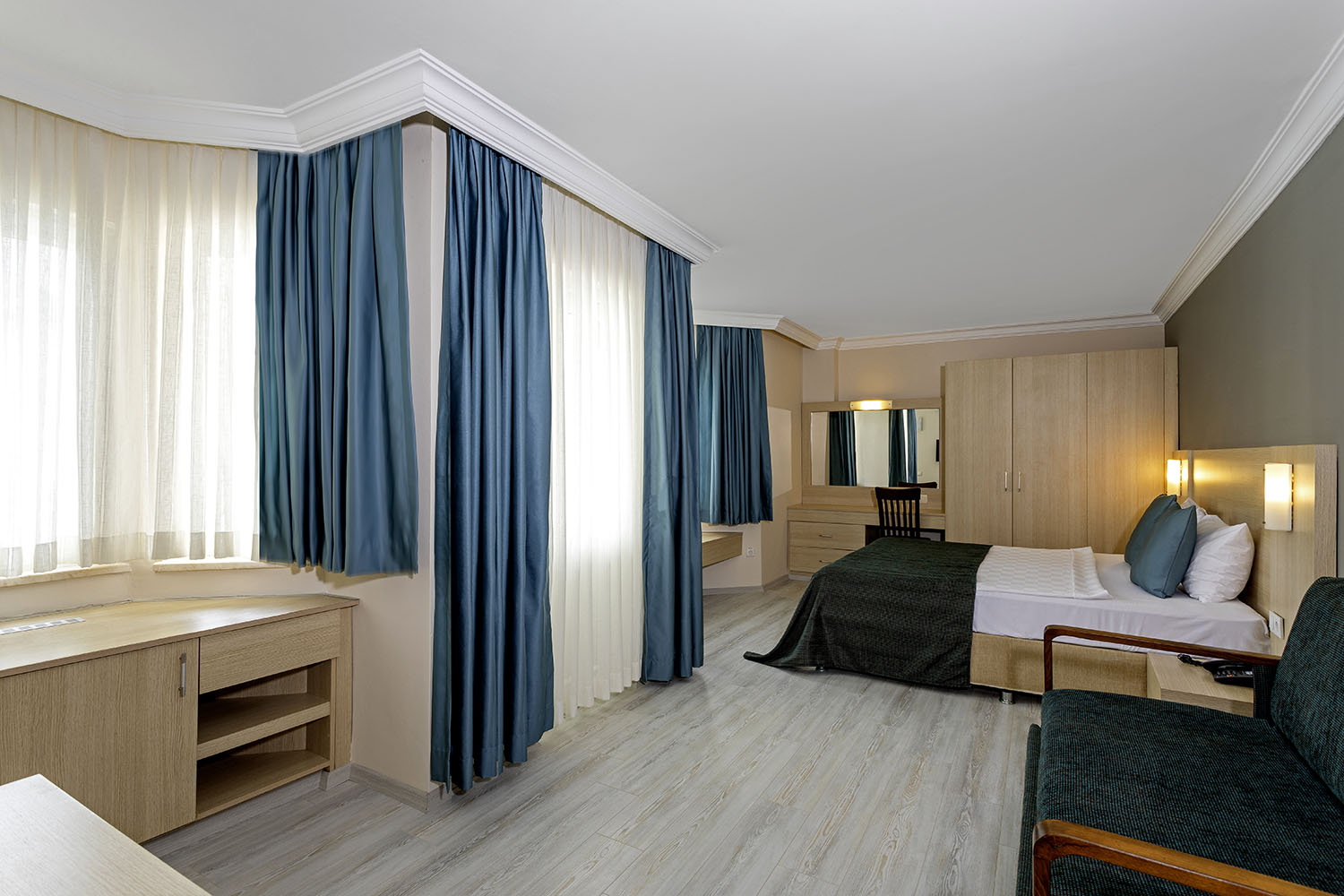 CORAL ROOM