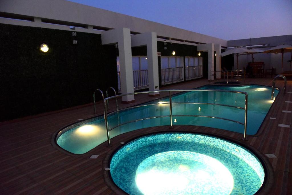 Piscină interioară
