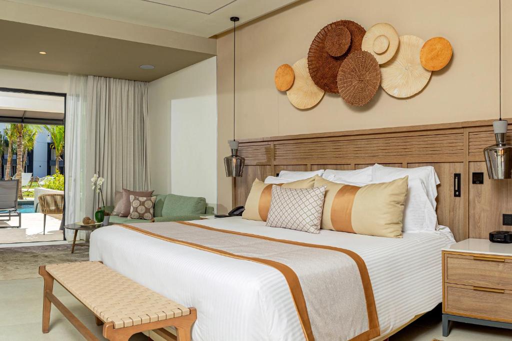 JUNIOR SUITE SWIM OUT 