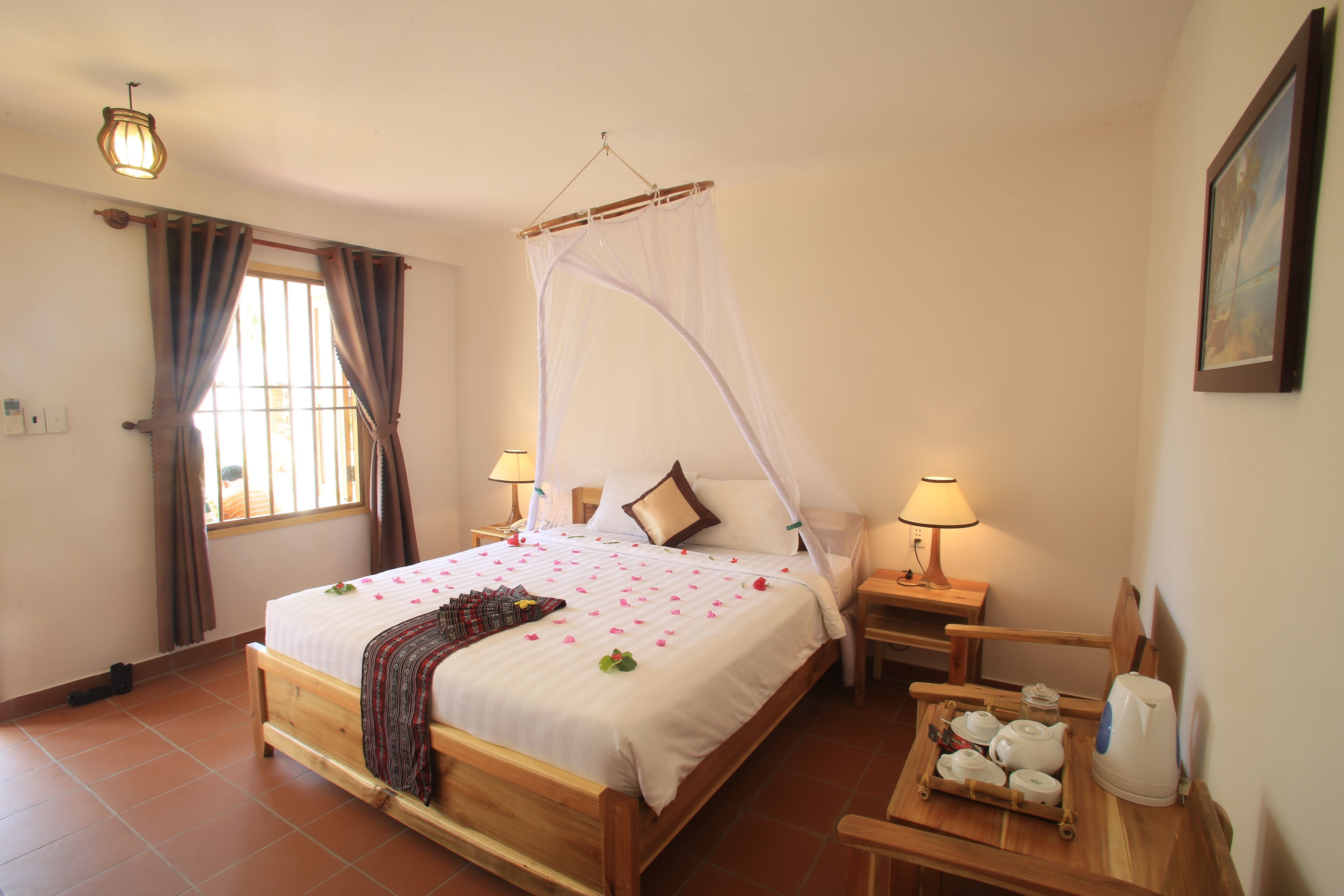 ROOM WITH GARDEN VIEW
