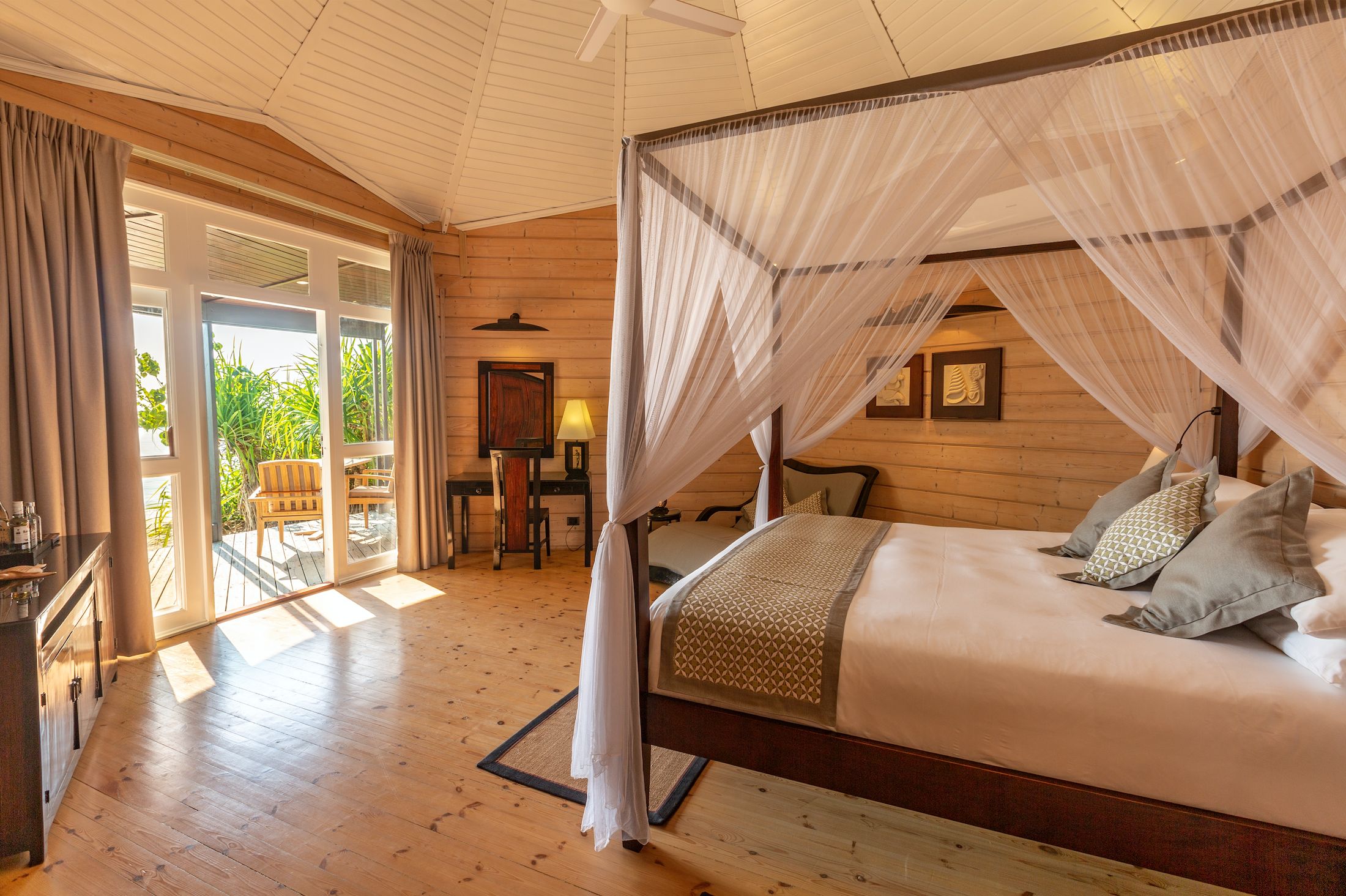 Jacuzzi Beach Villa