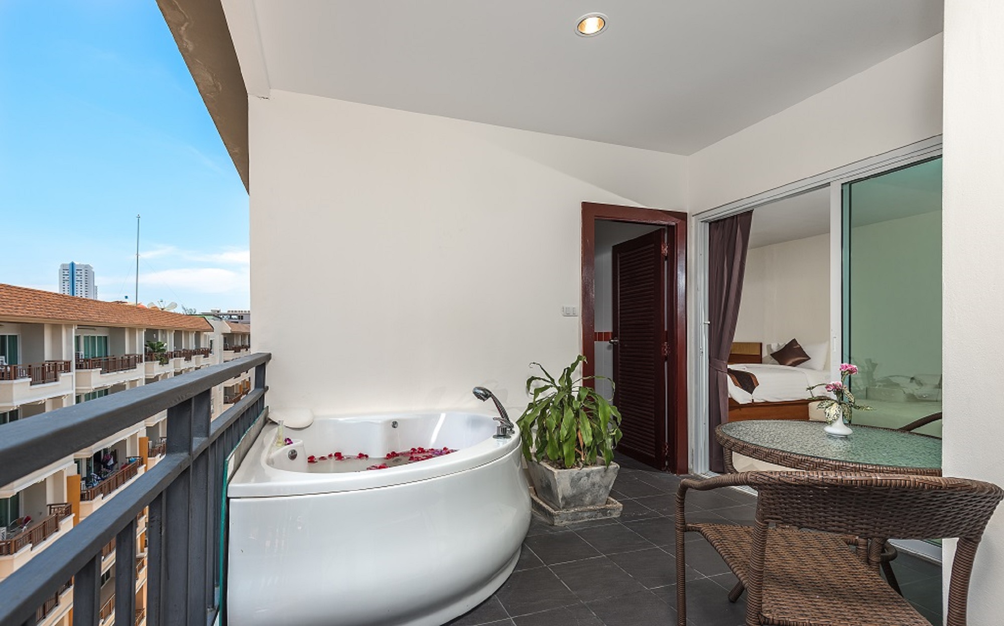 JUNIOR SUITE