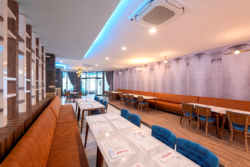 MAIN RESTAURANT