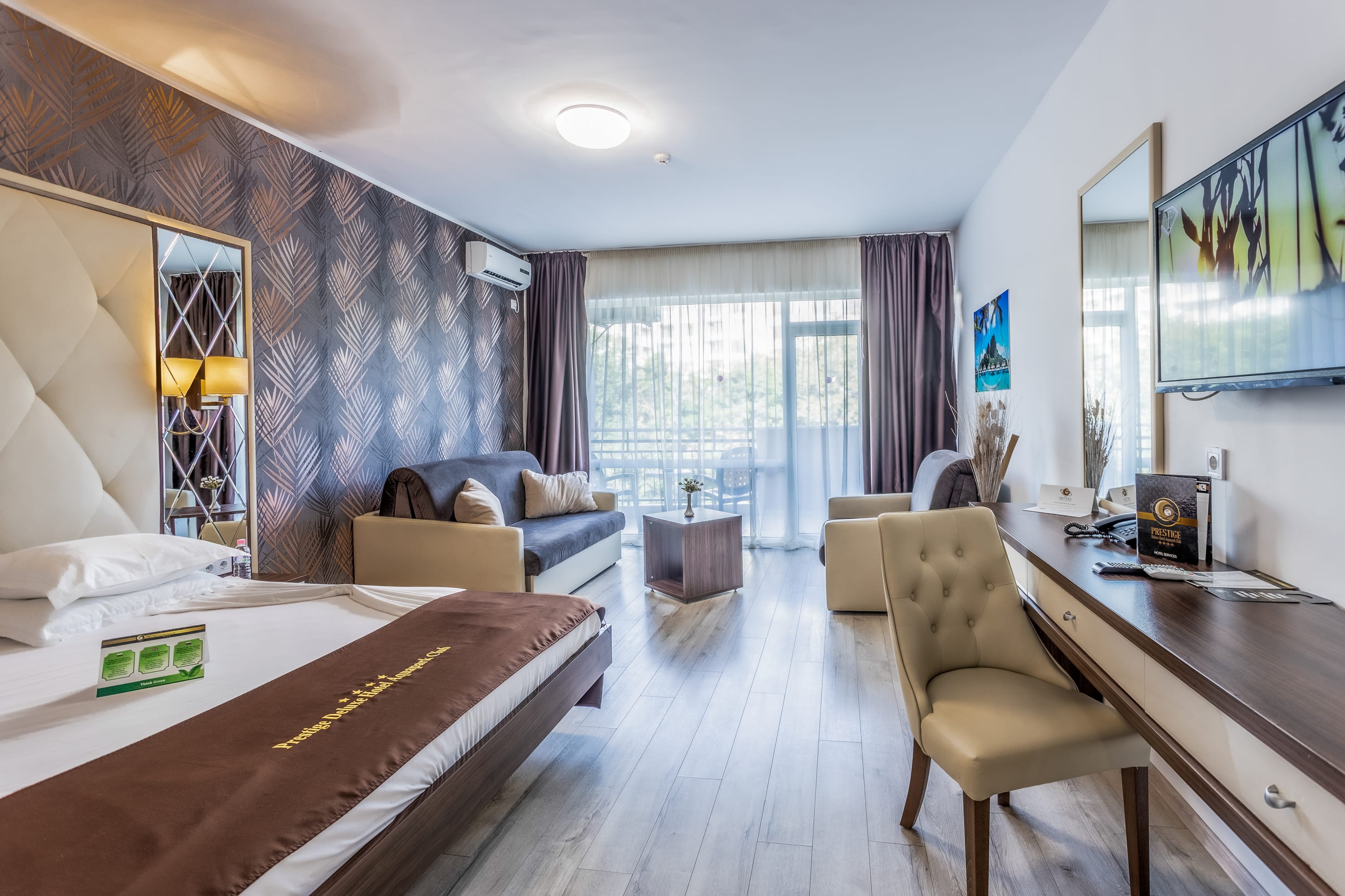  Deluxe Family Room
