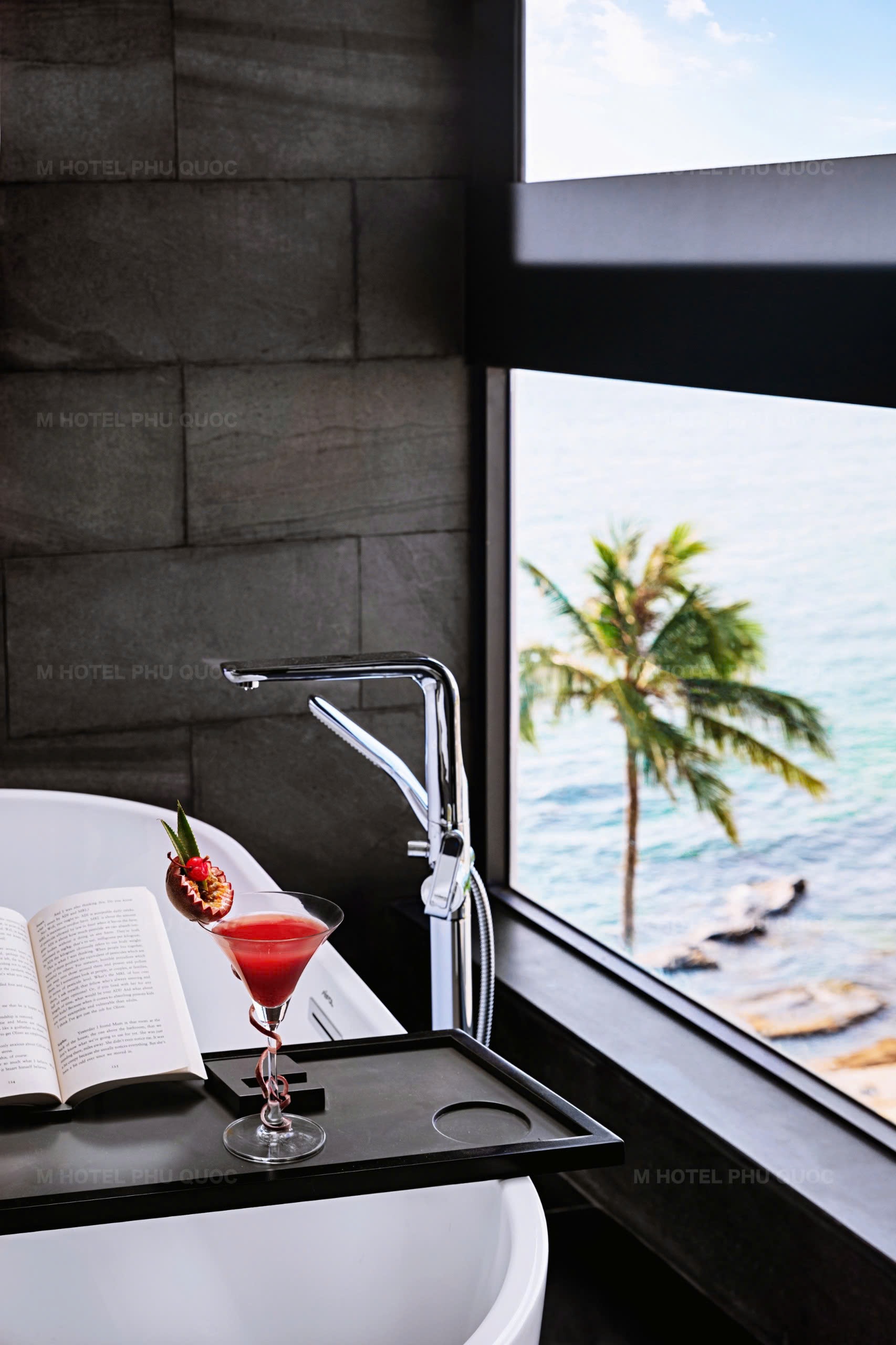  DELUXE DOUBLE SUITE WITH BALCONY