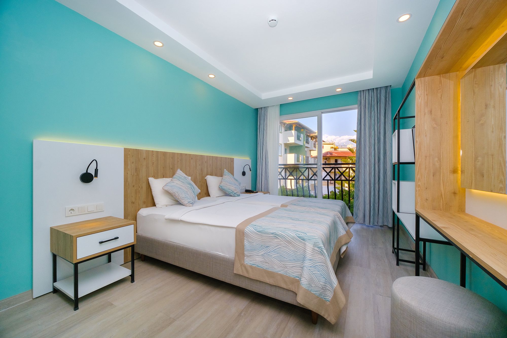 SUPERIOR ROOM
