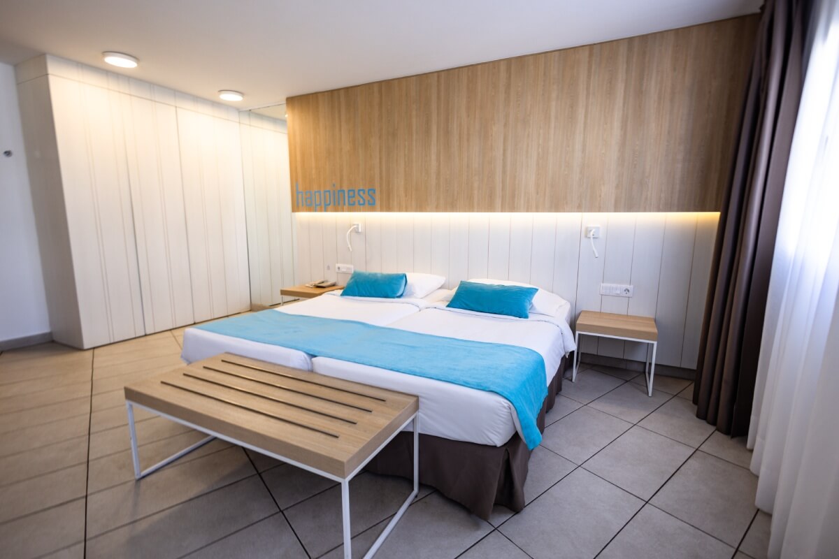 CLASSIC DOUBLE ROOM WITH TERRACE