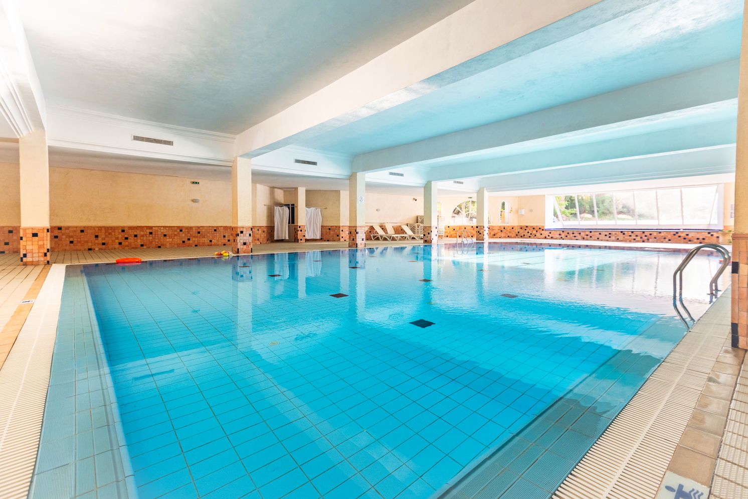 Piscină interioară