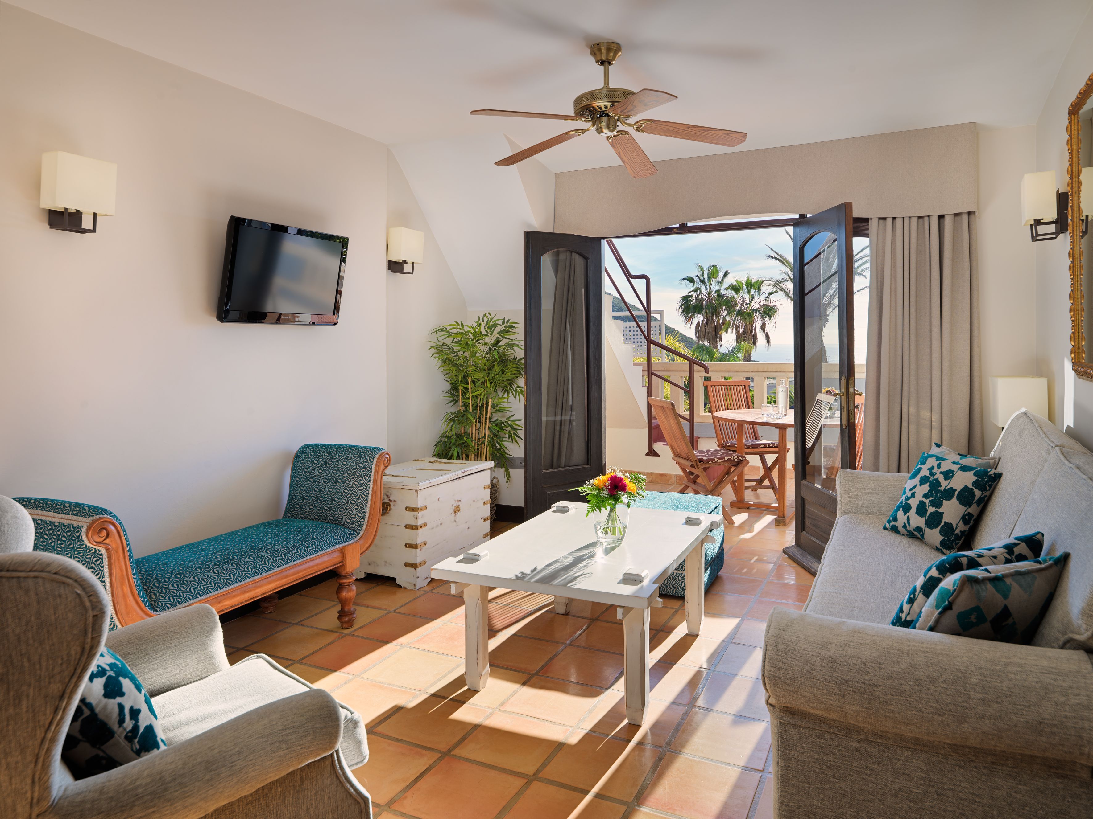 TWO BEDROOM APARTMENT SUITE WITH BALCONY OR TERRACE