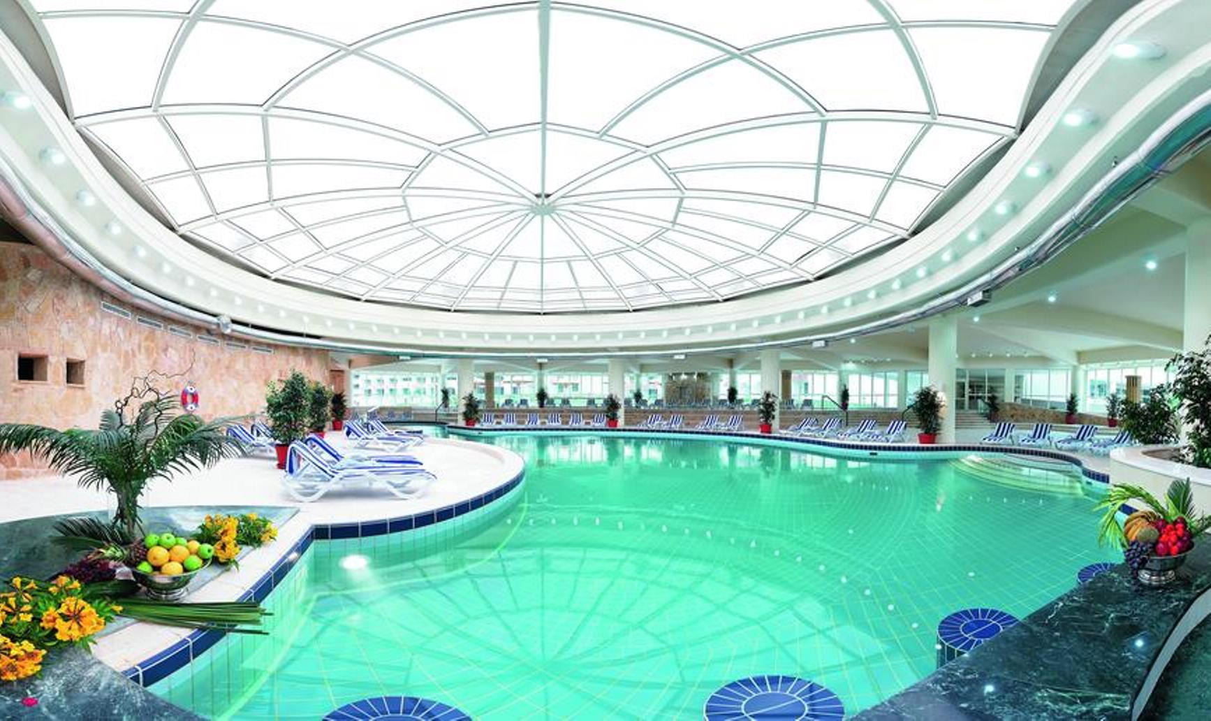 Piscină interioară