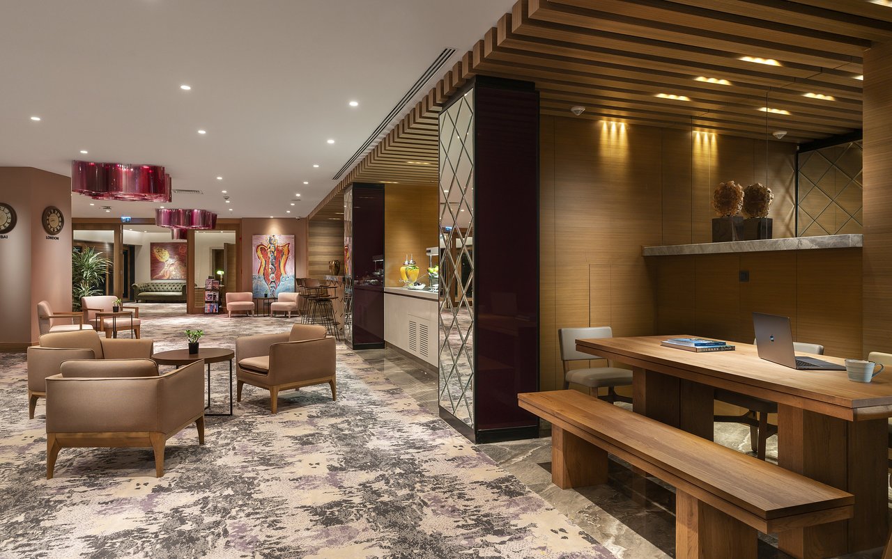 EXECUTIVE LOUNGE