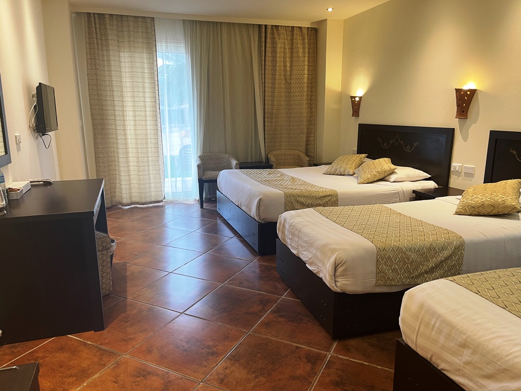 GRAND KING QUADRUPLE ROOM 