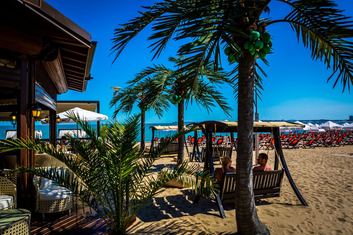 BEACH BAR