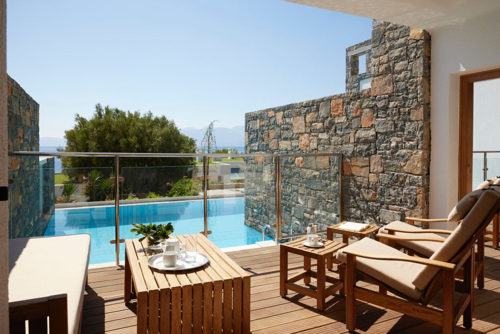 Peninsula Collection Three-Bedroom Suite with individual pool