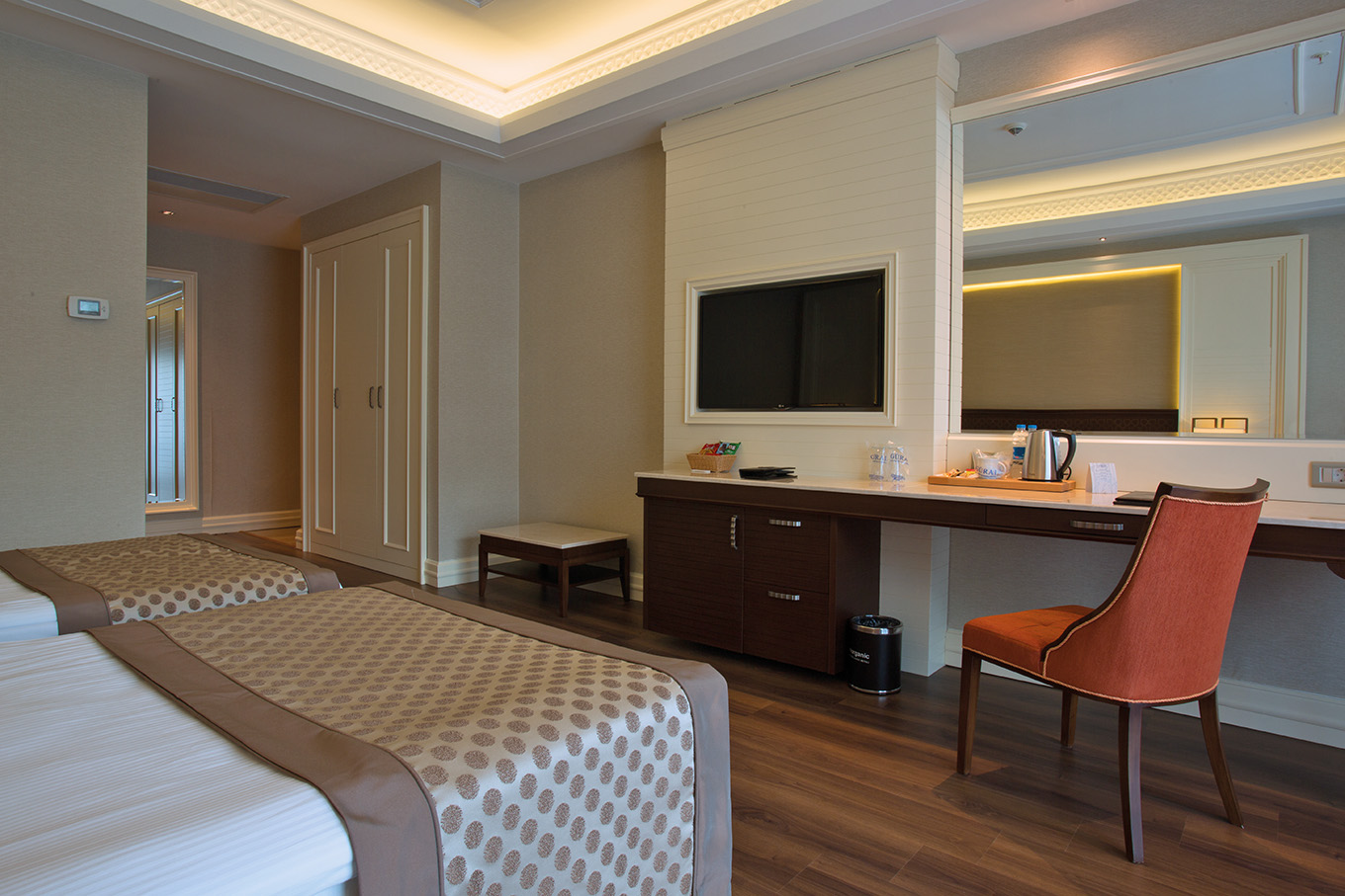 Presidential Pool Suite Type A 