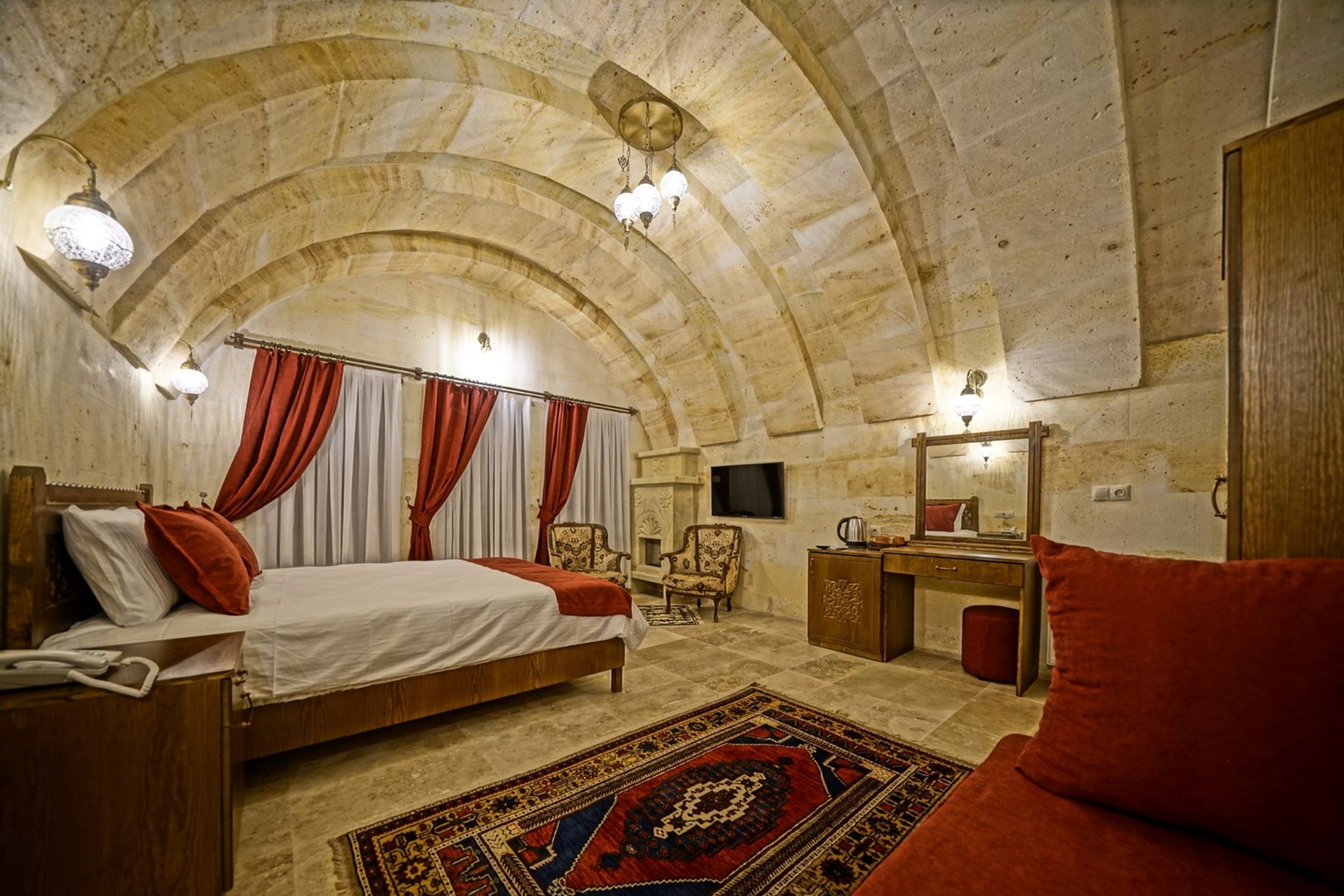 DELUXE WITH JACUZZI ROOM