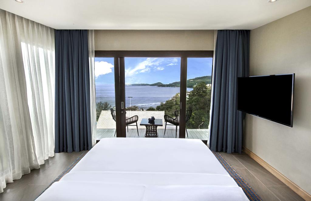 KING BED HILLTOP OCEAN VIEW SUITE  