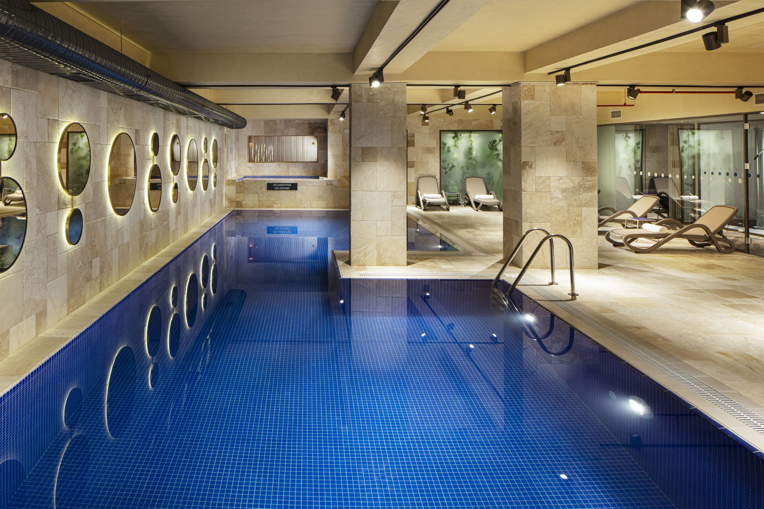 Piscină interioară