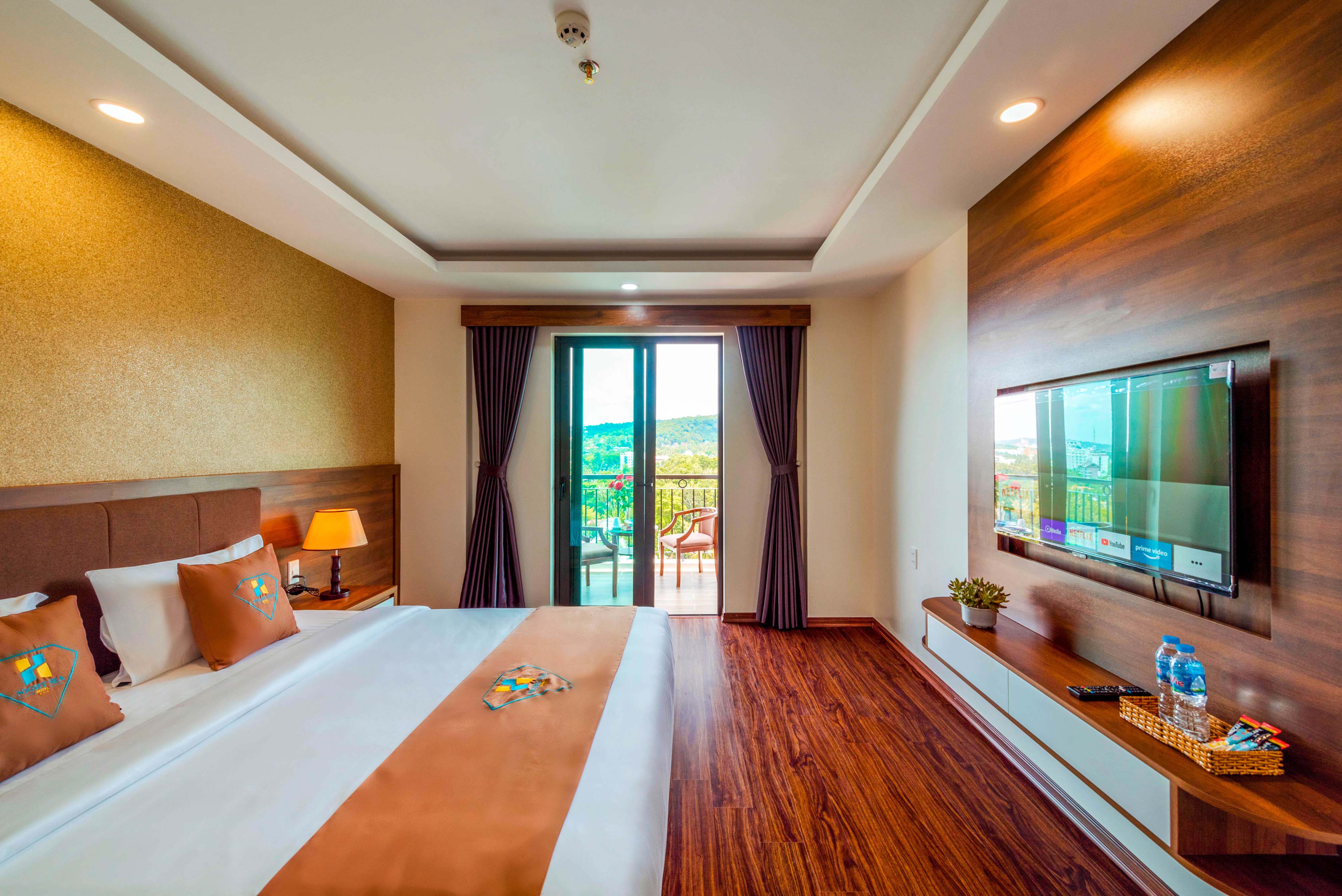 DELUXE OCEAN VIEW WITH BALCONY 