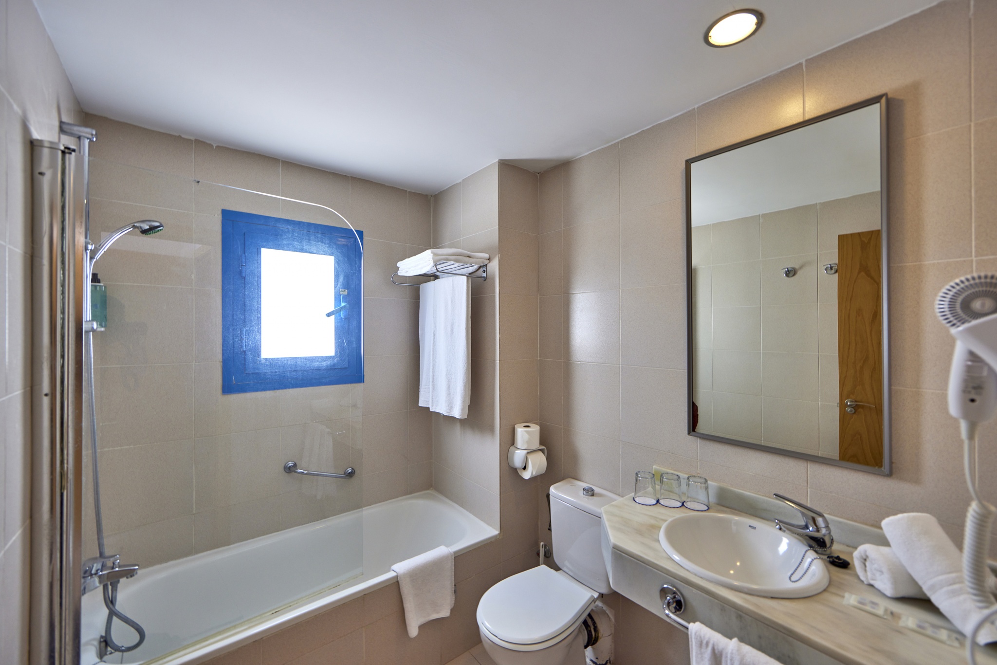 QUADRUPLE STANDARD ROOM
