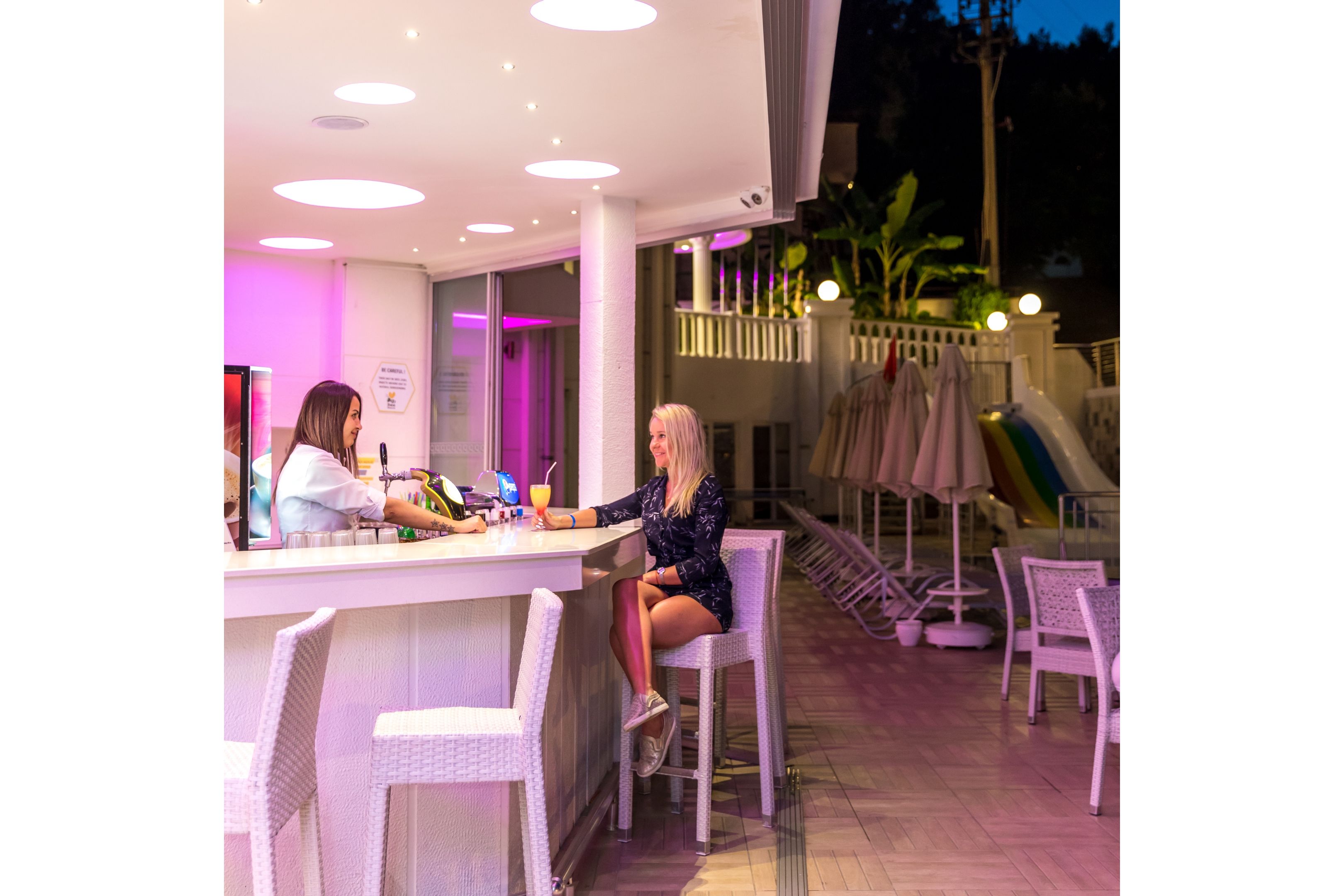 Pool Bar