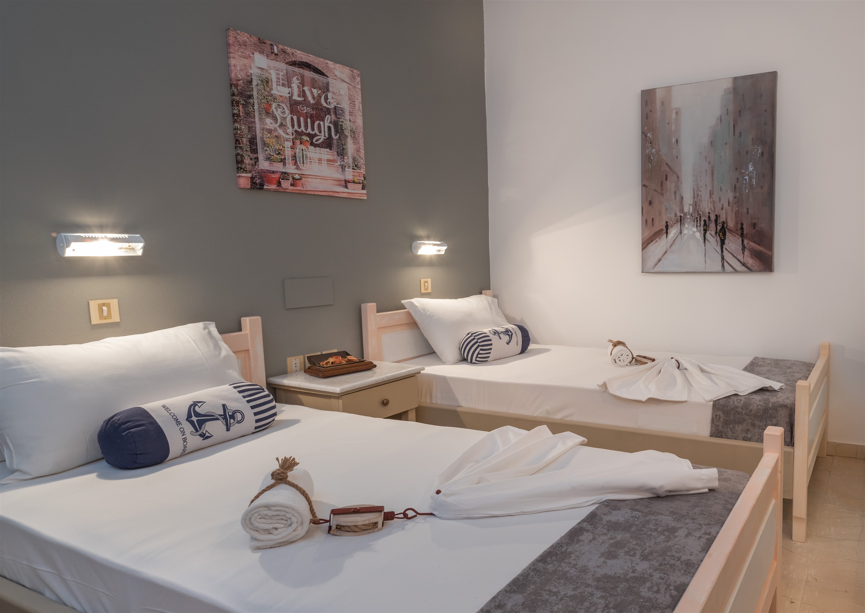 DOUBLE ROOM
