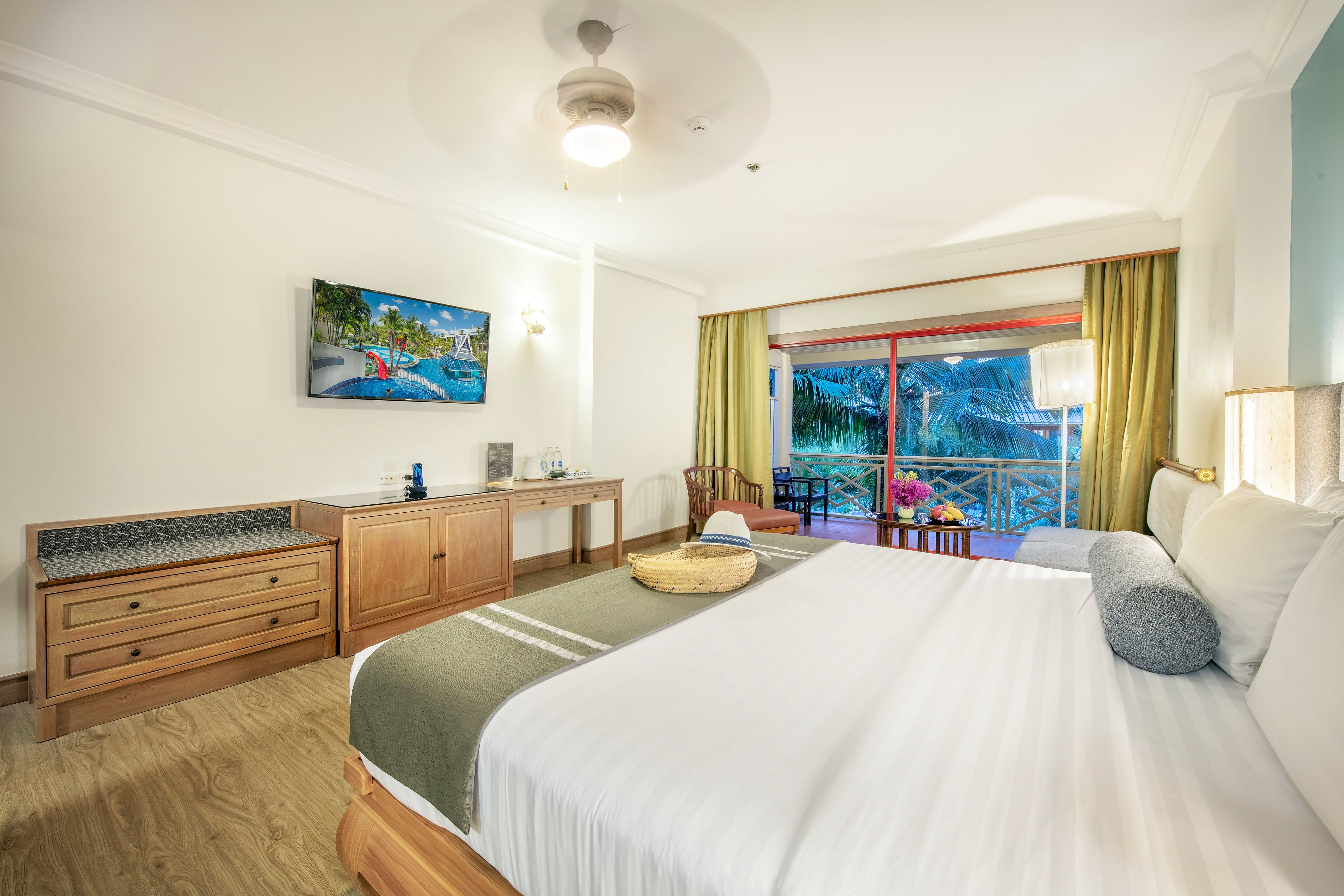 DELUXE ROOM 
