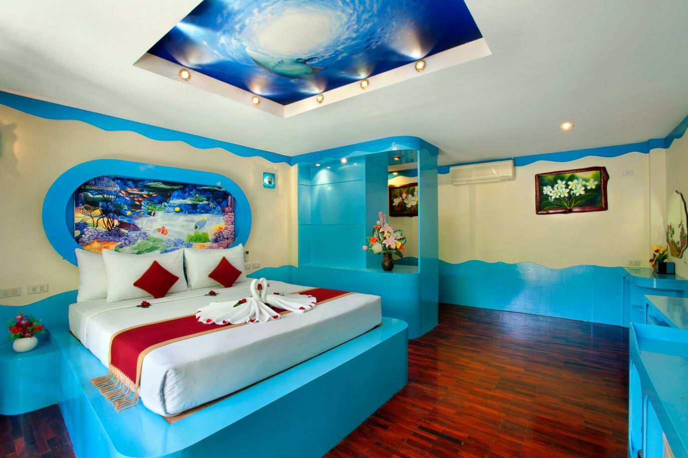AQUARIUM SUITE