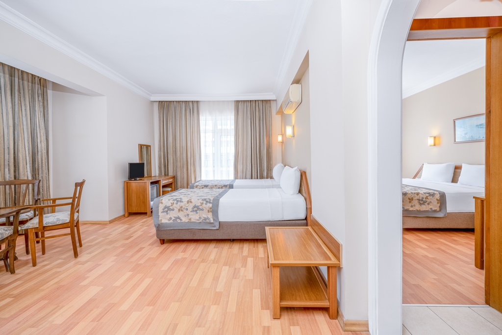 SUPERIOR ROOM 
