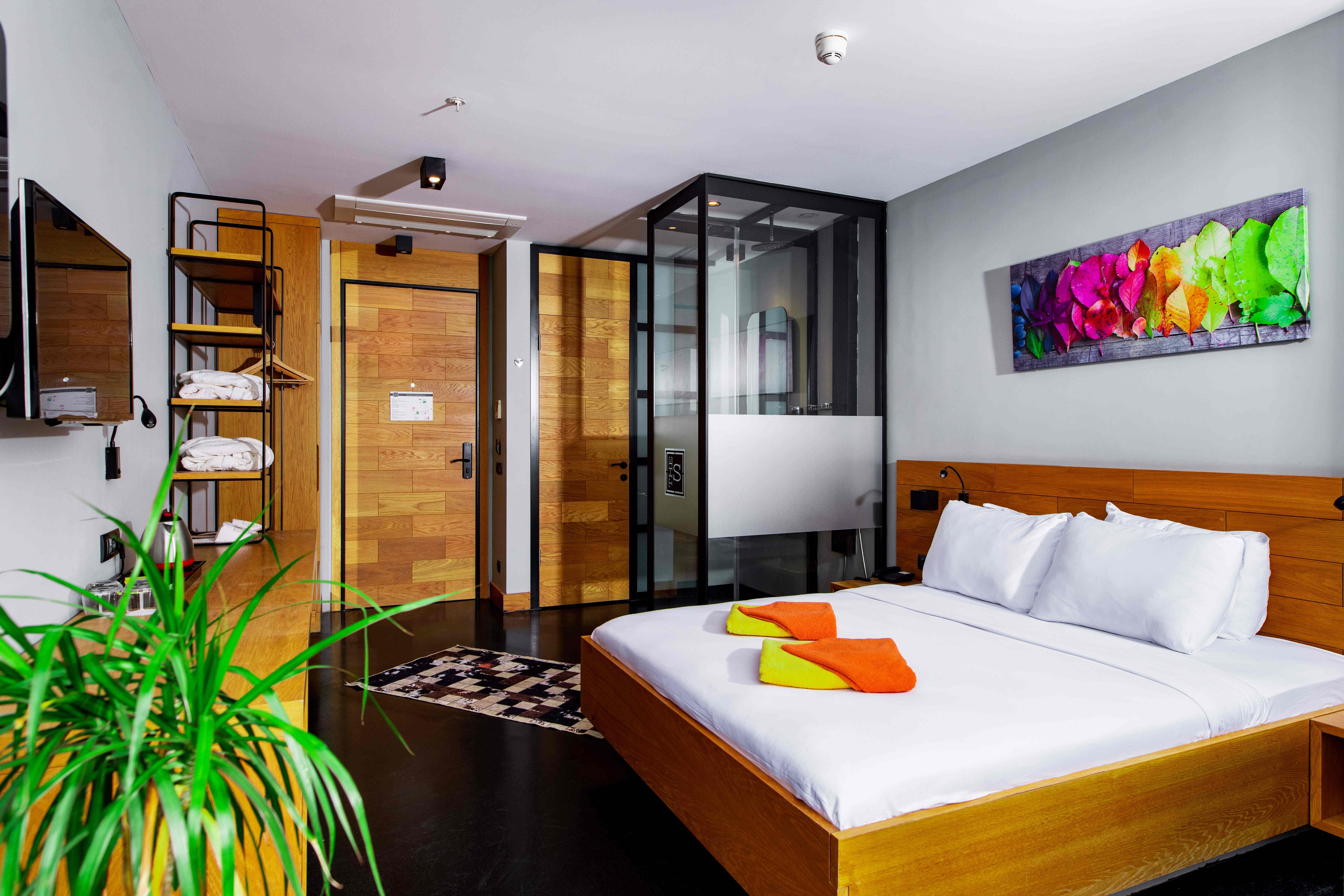 Deluxe Deniz veya Teras Manzaralı Oda