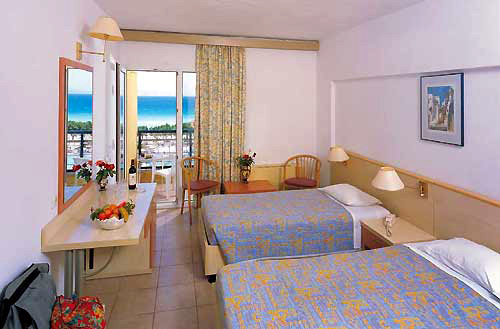 Hotel Doreta Beach camera standard.jpg