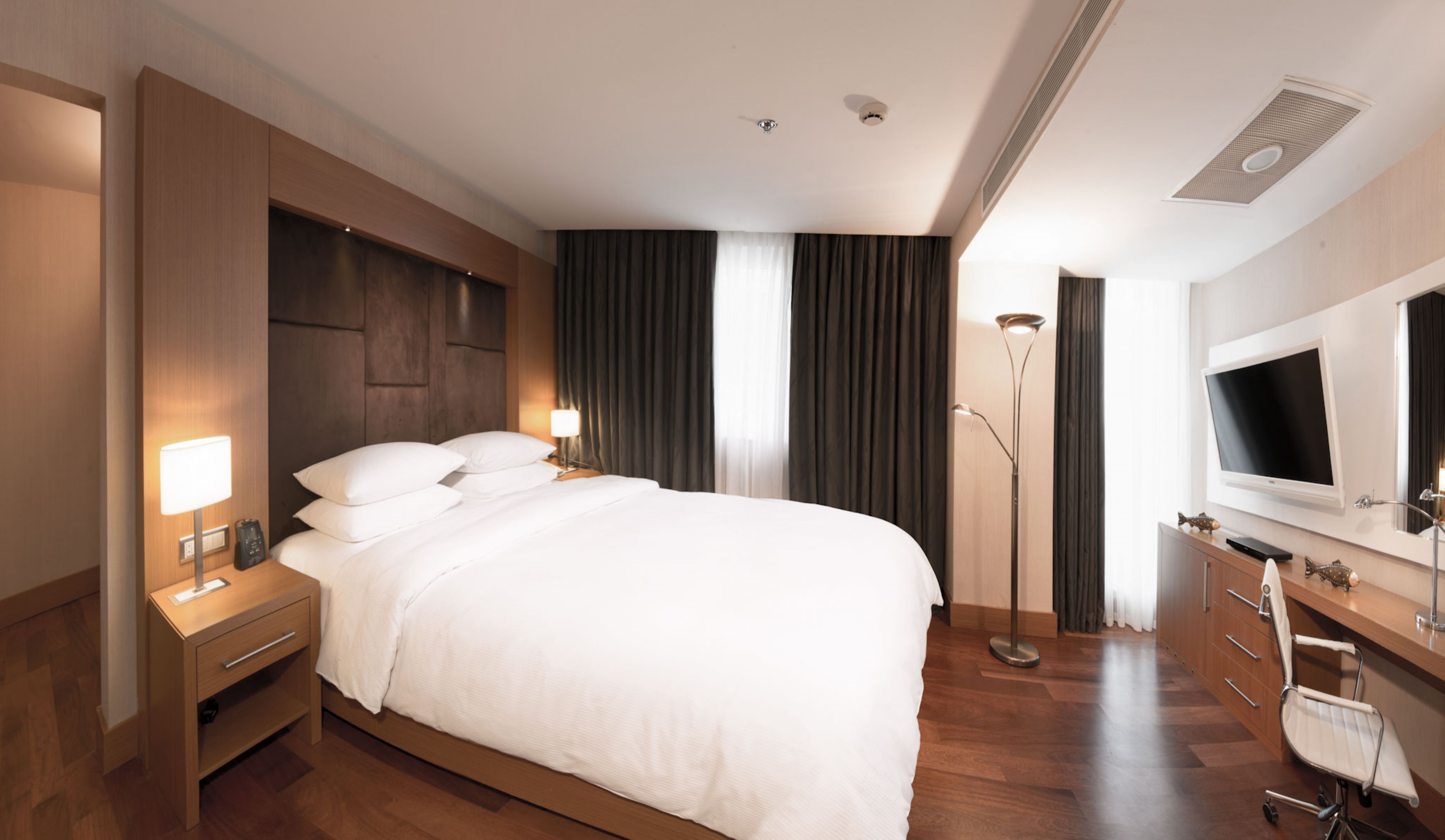 Deluxe One Bedroom Suite