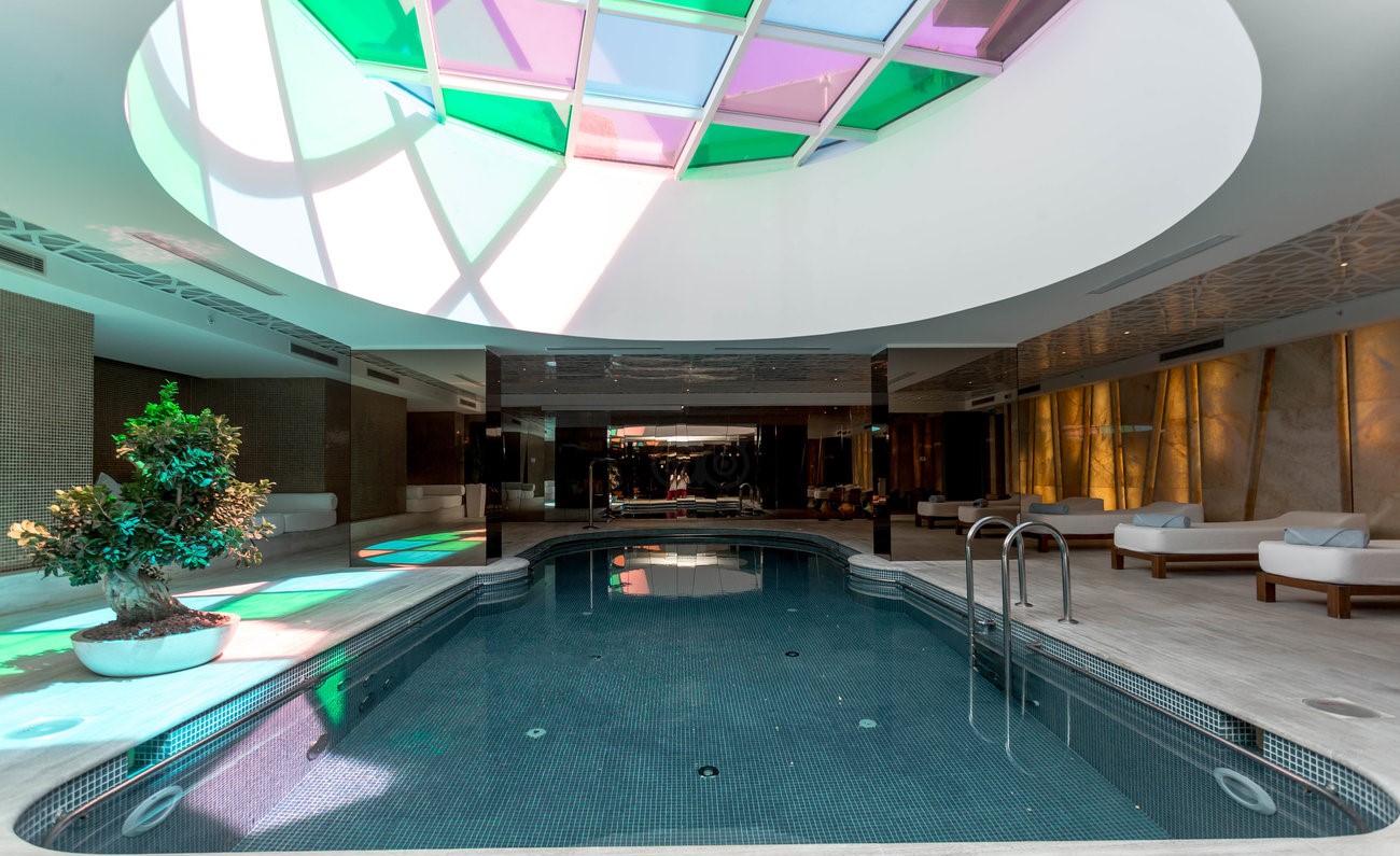 Piscină interioară
