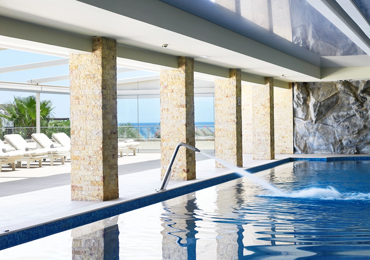 Piscină interioară