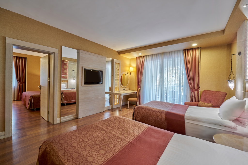 Deluxe Family Room