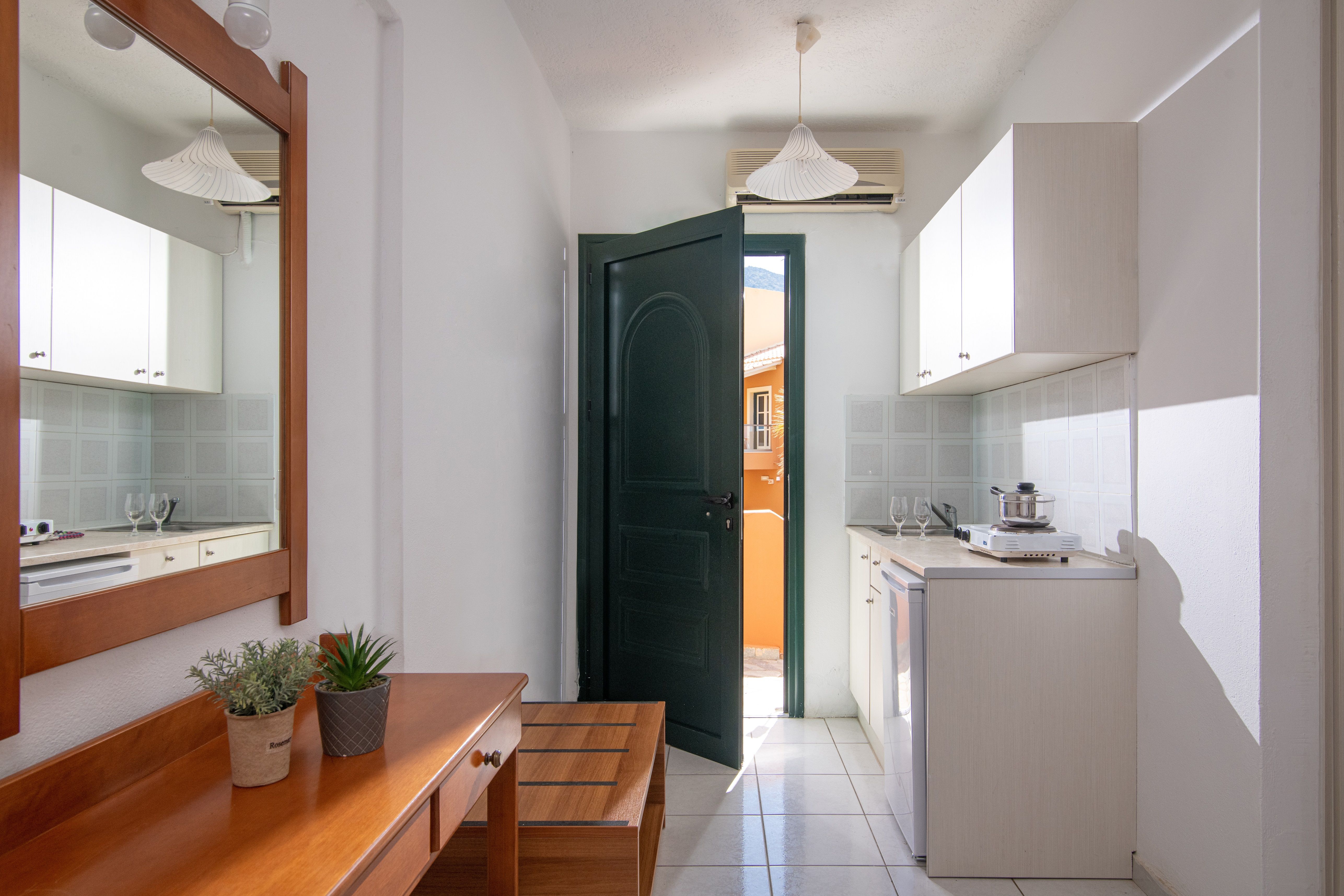 Triple Studio with Mountain or Garden View