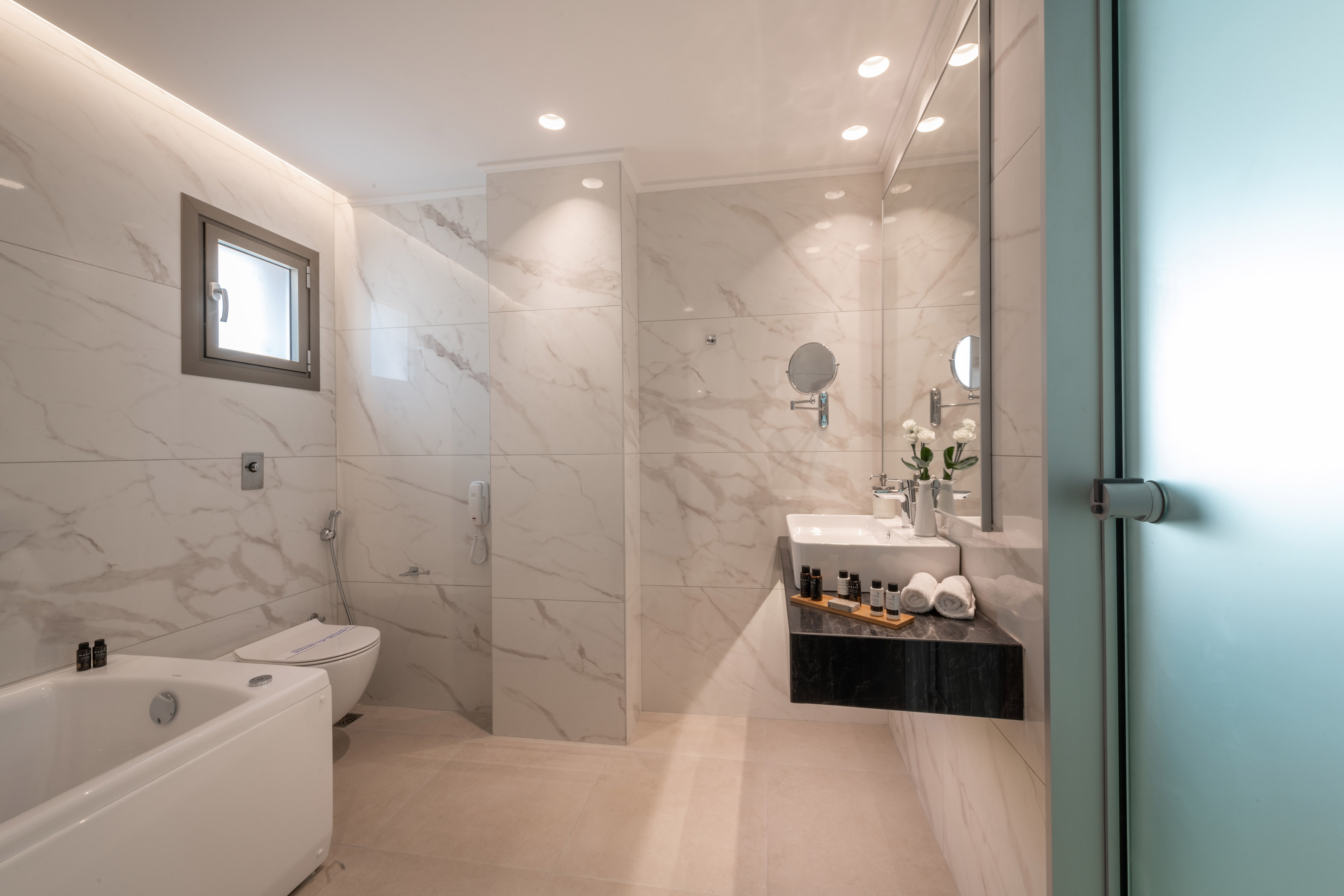 White Deluxe Suite Garden View