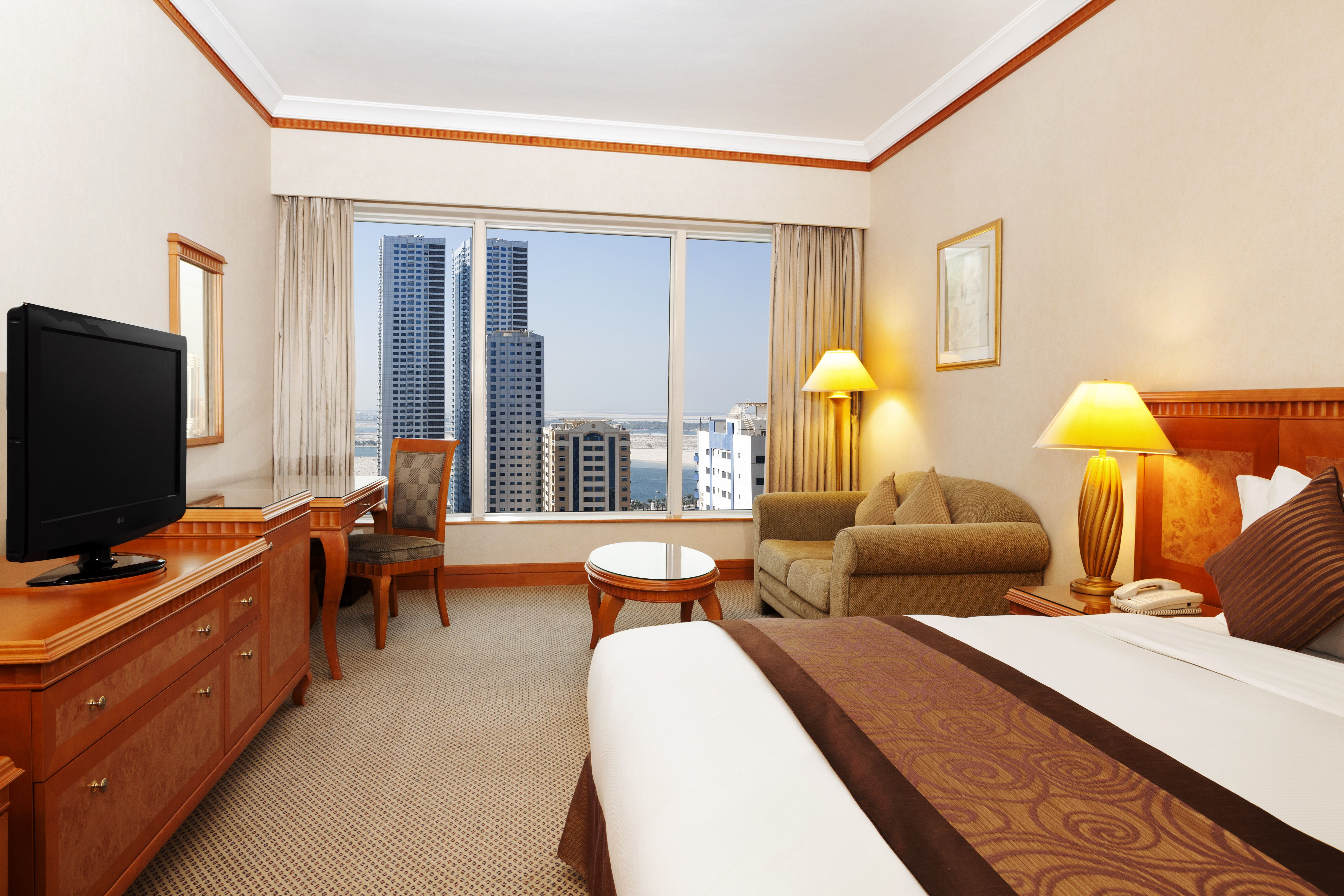Superior King Room City View