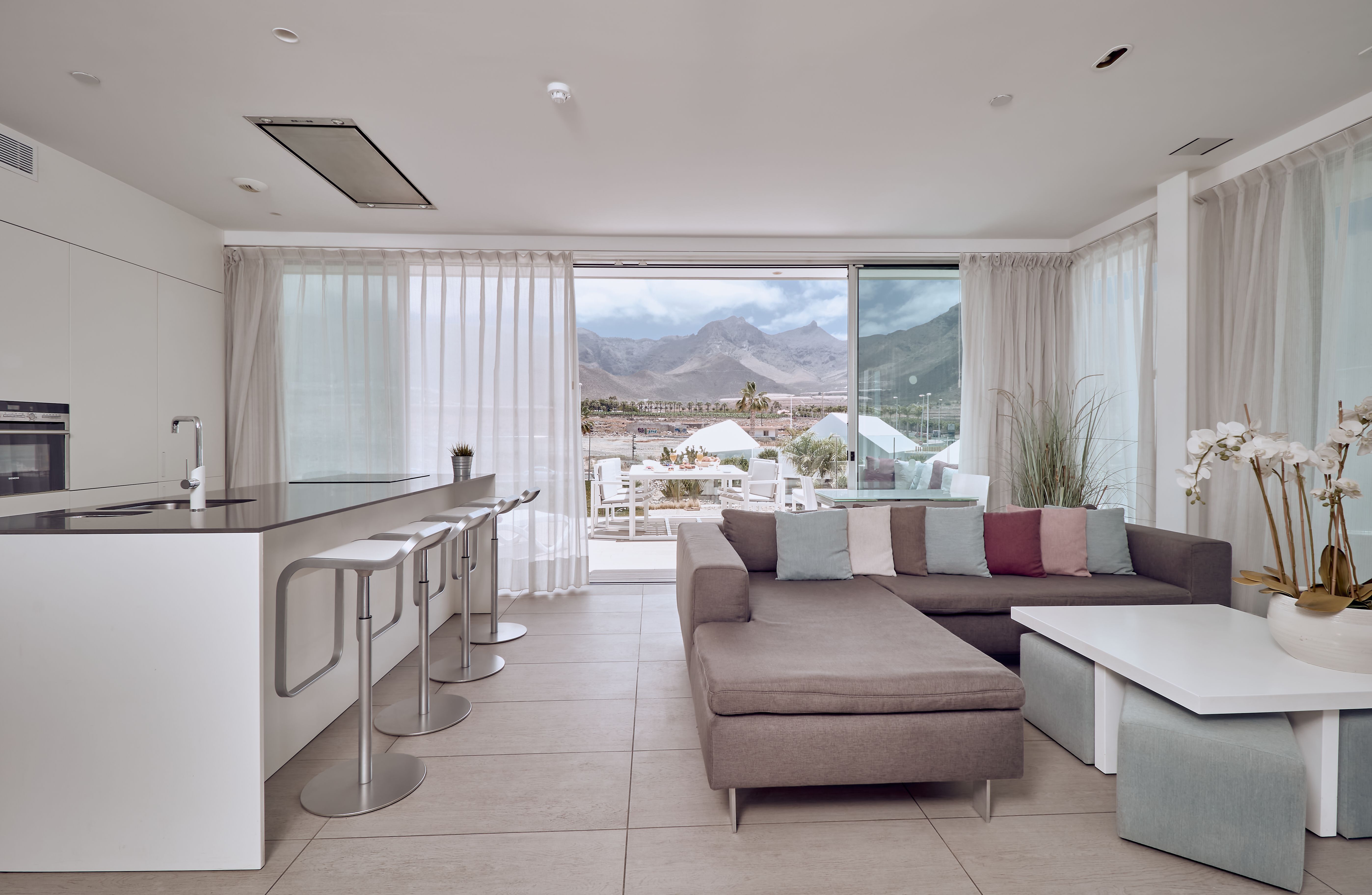 2 BEDROOM SUITE WITH MOUNTAIN VIEW (SERENITY PICO)