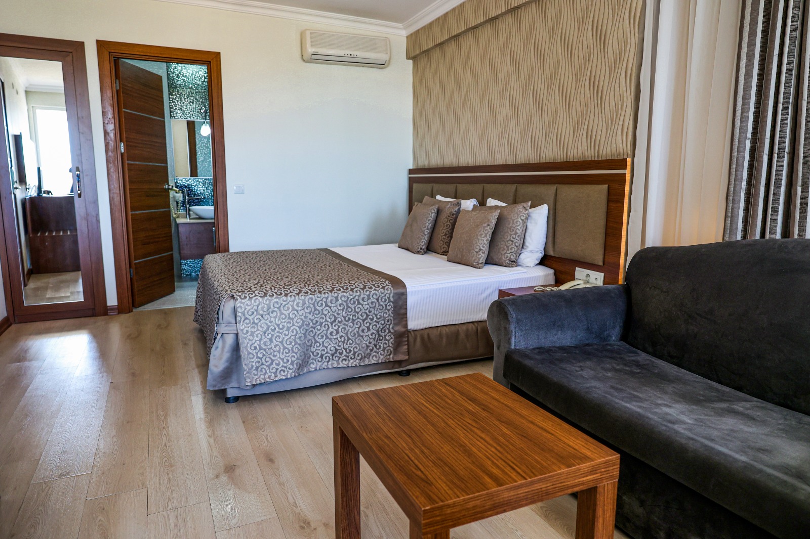 STANDARD ROOM LAND VIEW